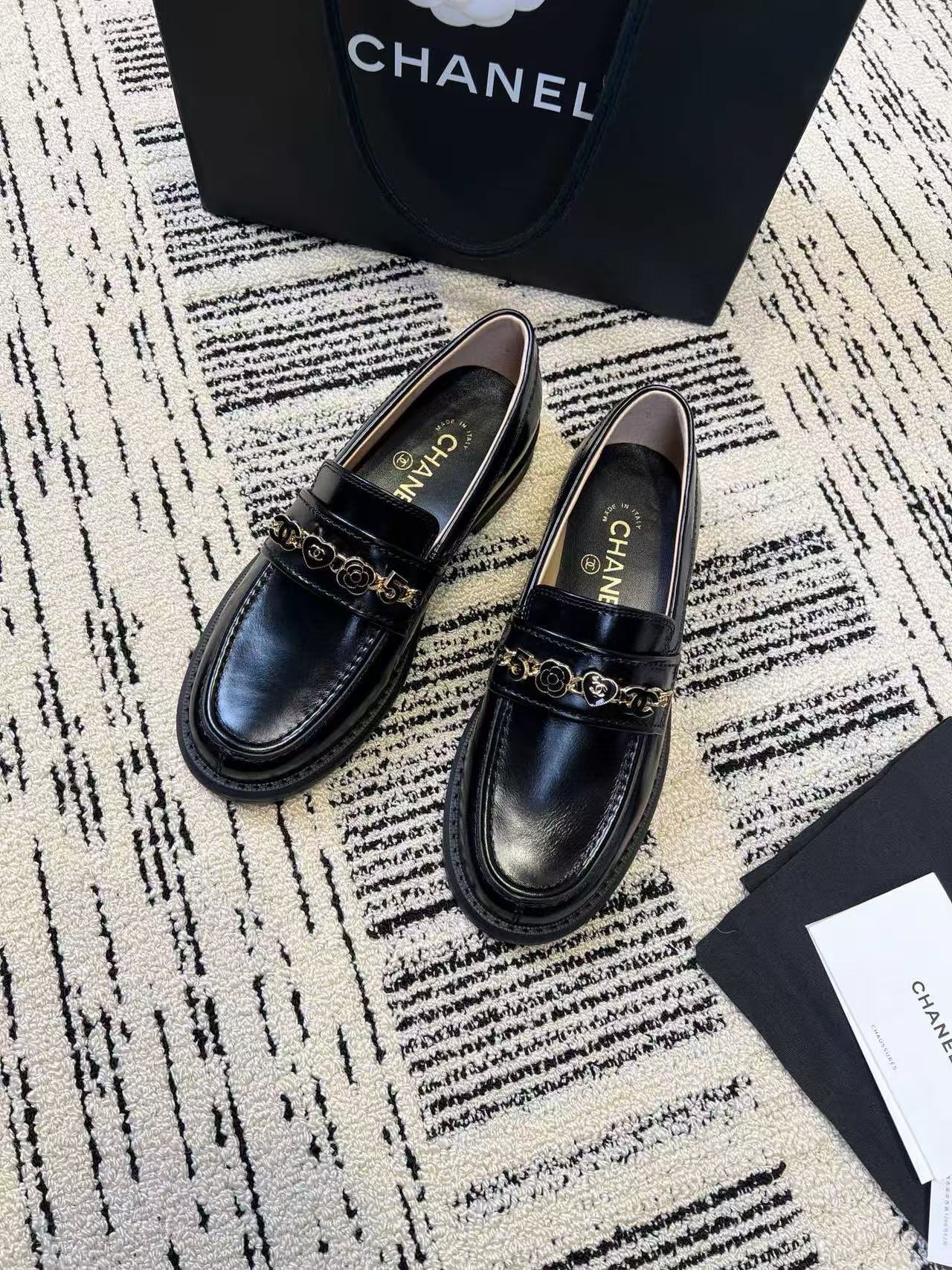 CHANE1 上質なカメリアハート型レザーローファー【50％割引+送料無料】