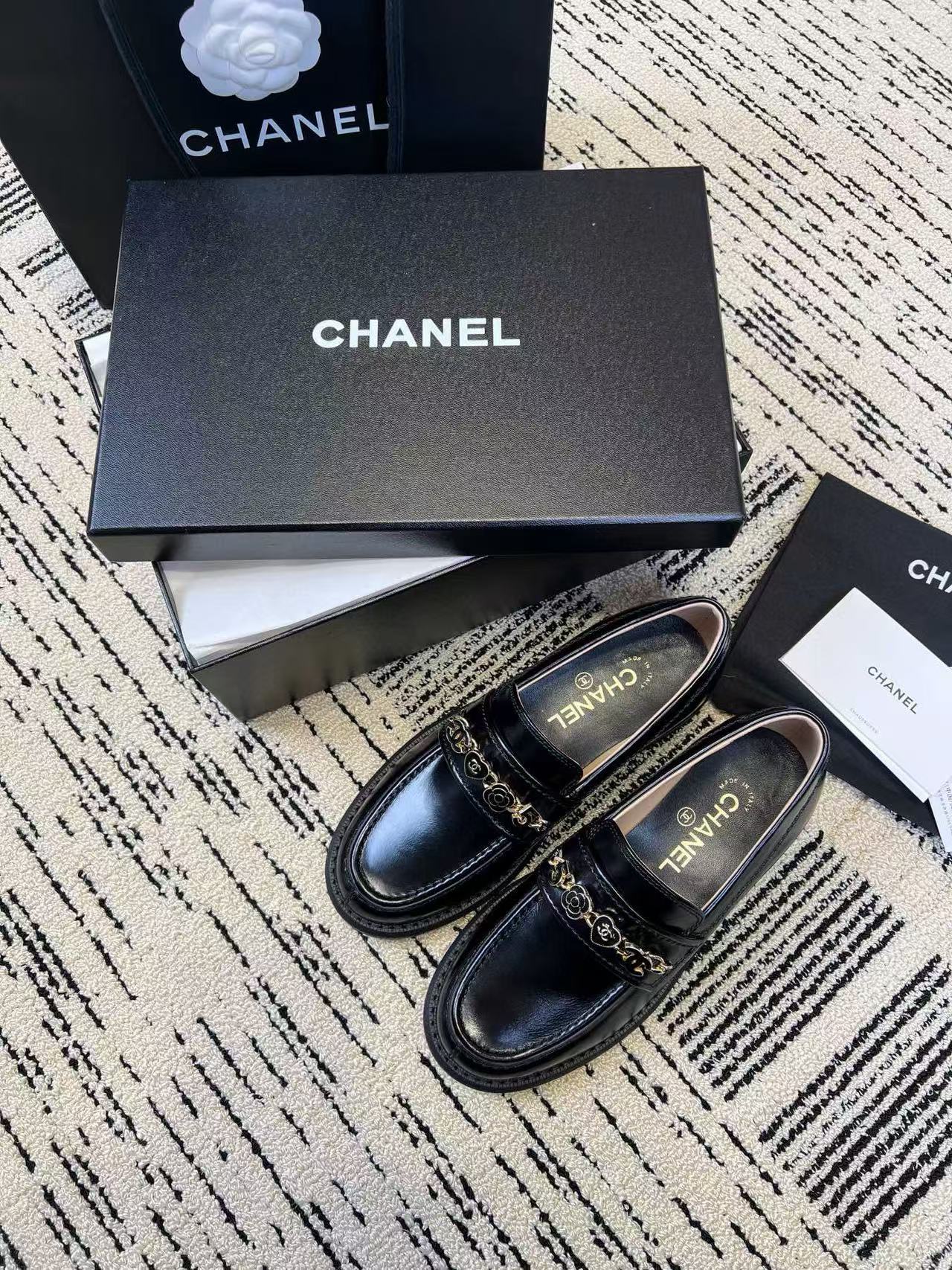 CHANE1 上質なカメリアハート型レザーローファー【50％割引+送料無料】