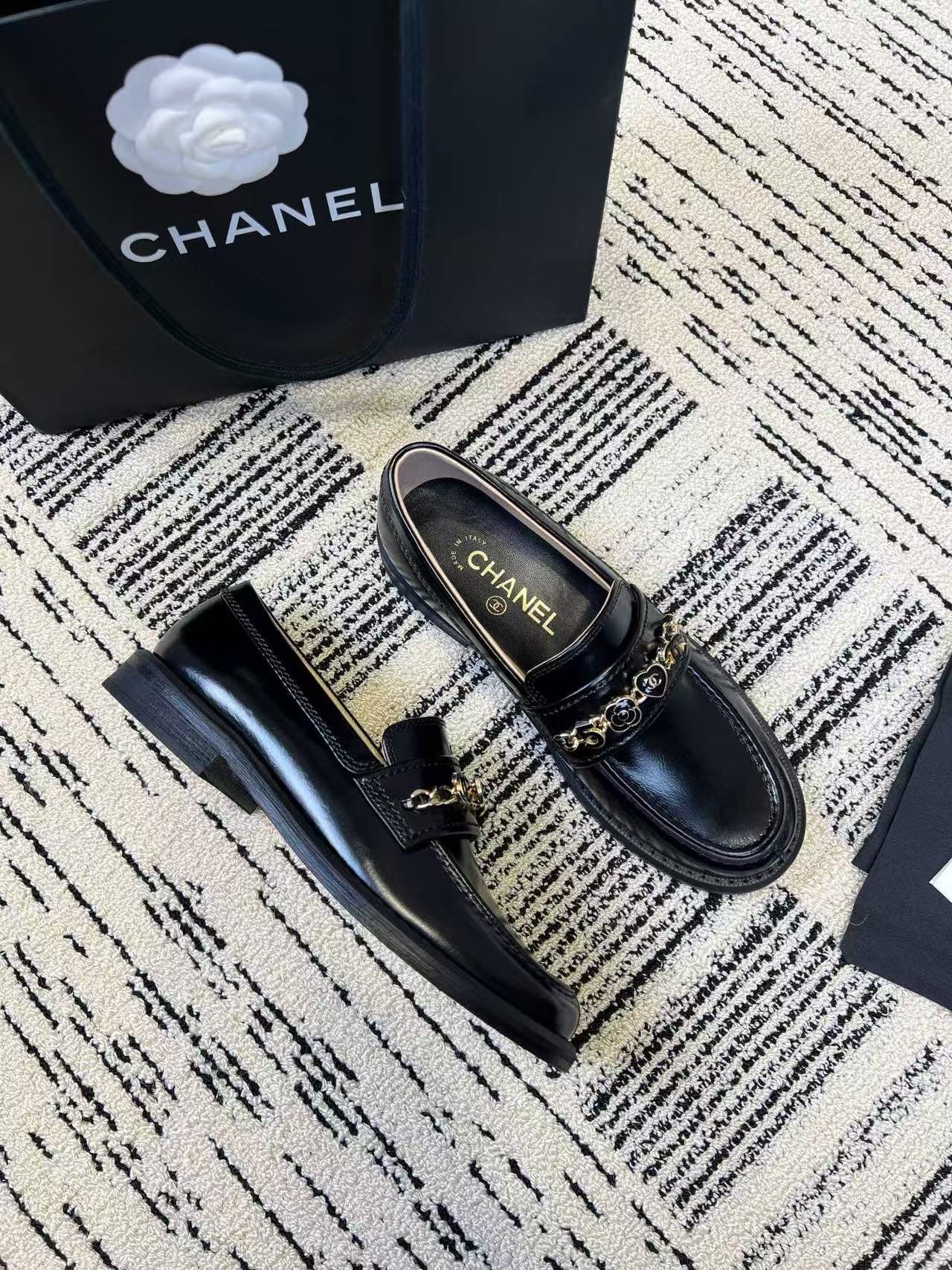 CHANE1 上質なカメリアハート型レザーローファー【50％割引+送料無料】