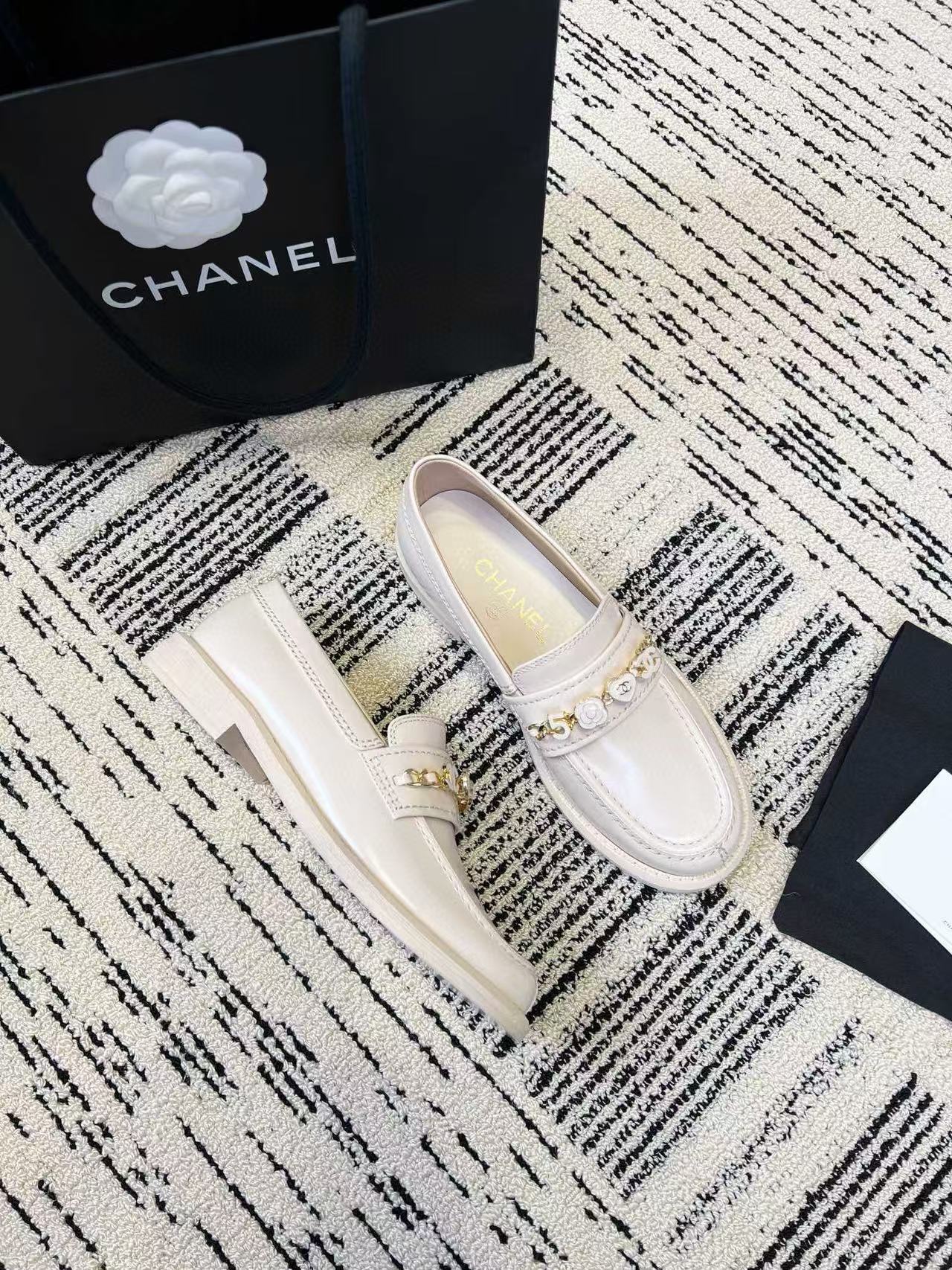 CHANE1 上質なカメリアハート型レザーローファー【50％割引+送料無料】