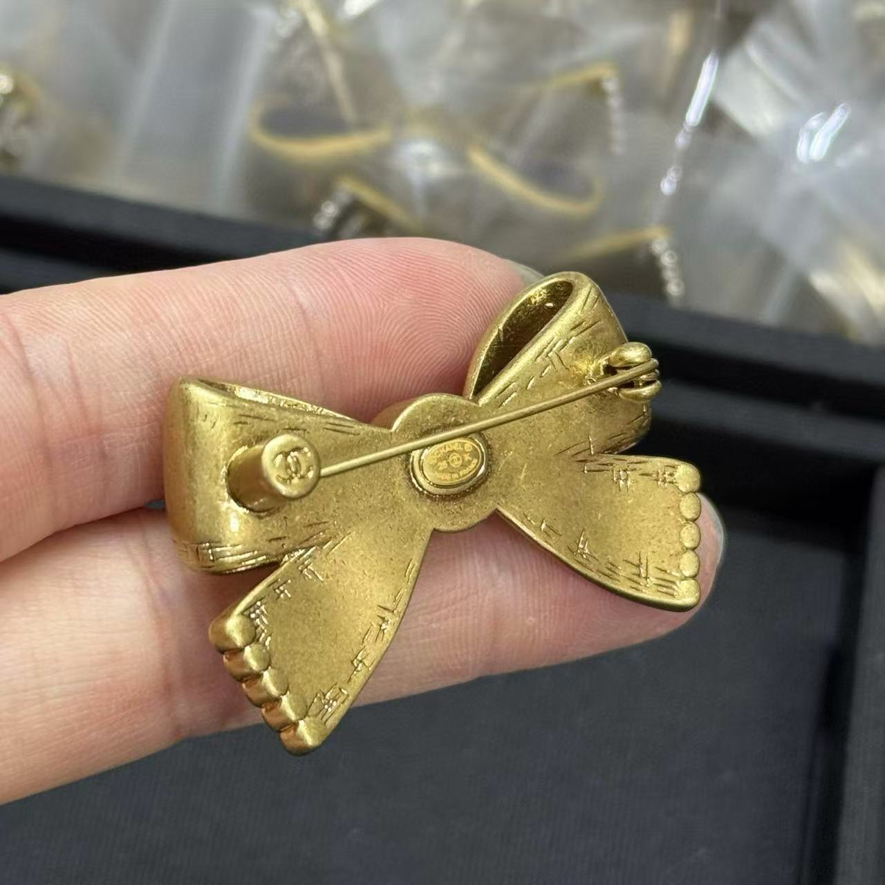 CHANE1ダブルCボウパールブローチ【50％割引+送料無料】