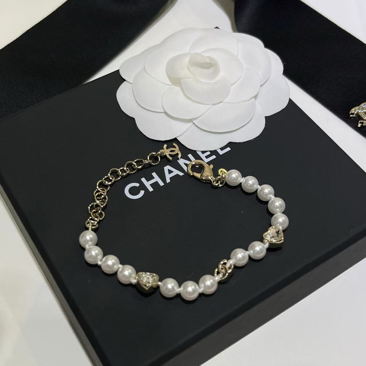 CHANE1 ダブルC ハート パール ブレスレット【50％割引+送料無料】