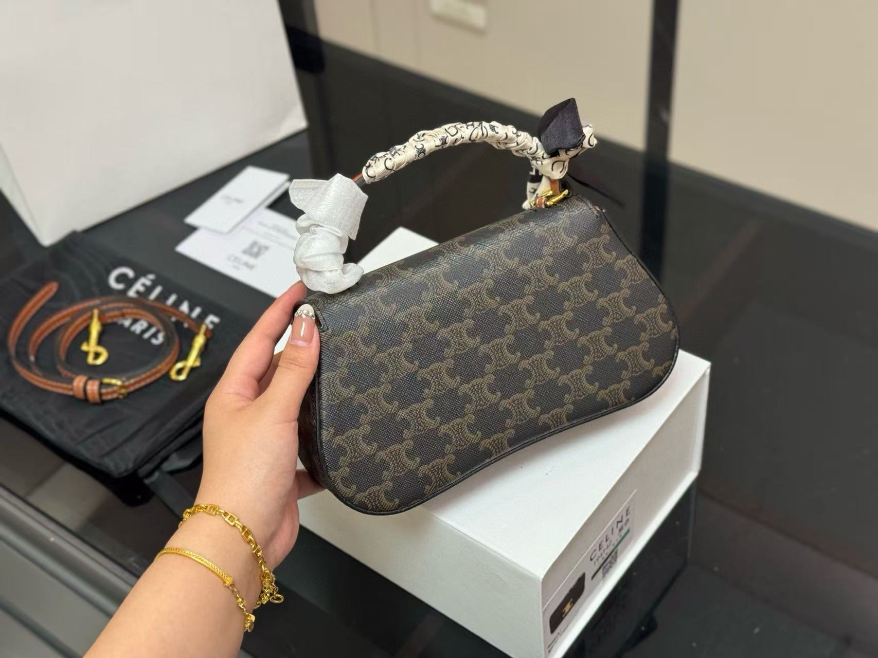 CEL1NE 凱旋門アンダーアームバッグ【50％割引+送料無料】