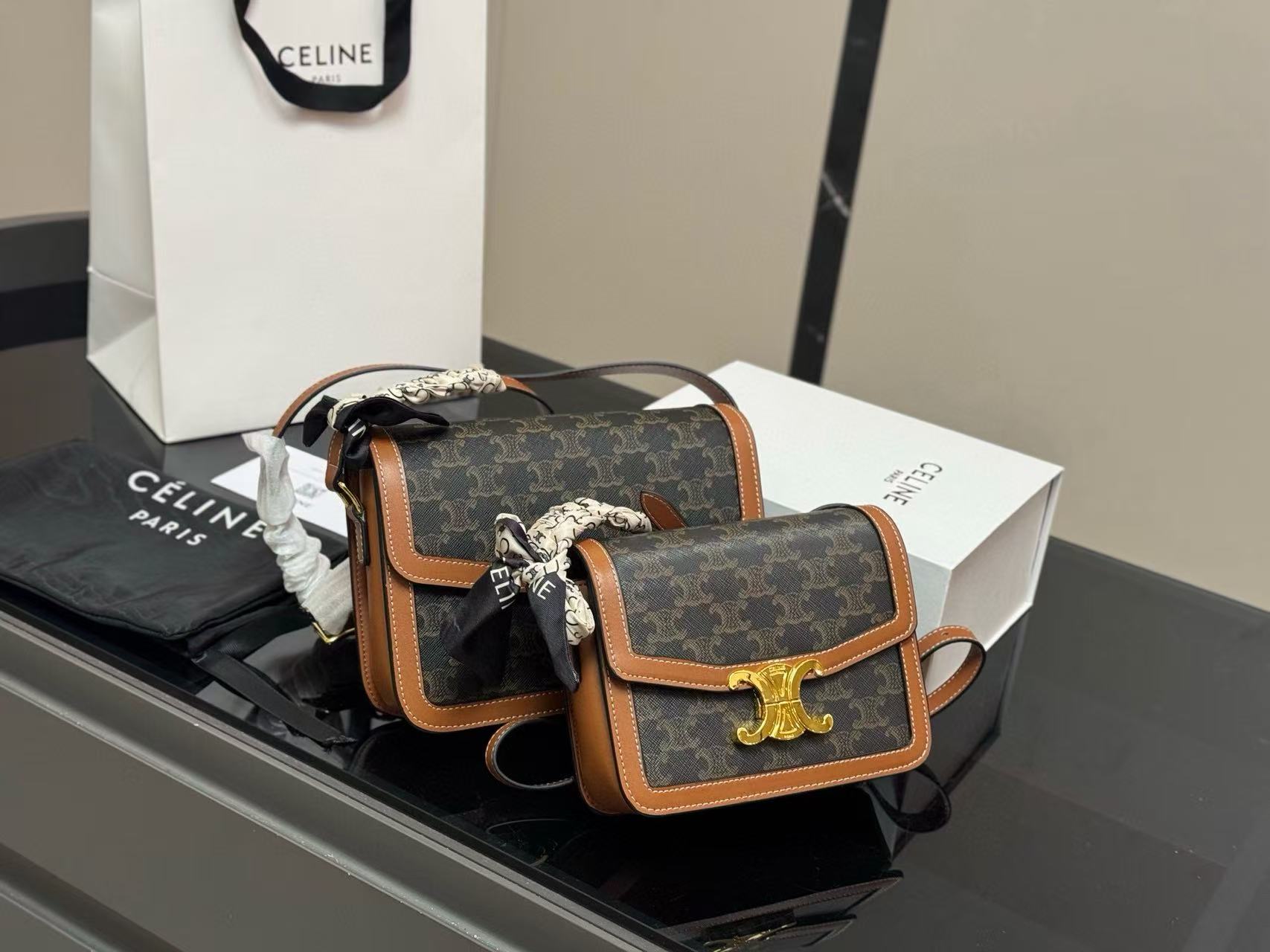 CEL1NE 凱旋門プリント ショルダー/クロスボディバッグ【50％割引+送料無料】