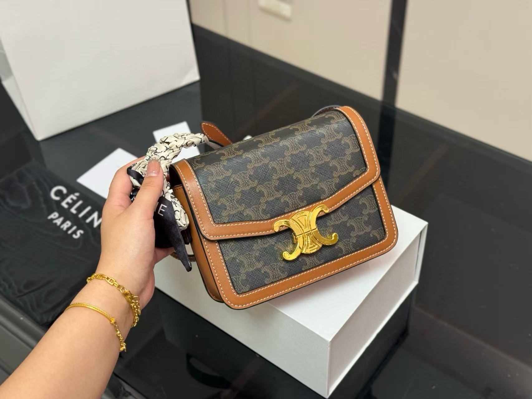 CEL1NE 凱旋門プリント ショルダー/クロスボディバッグ【50％割引+送料無料】