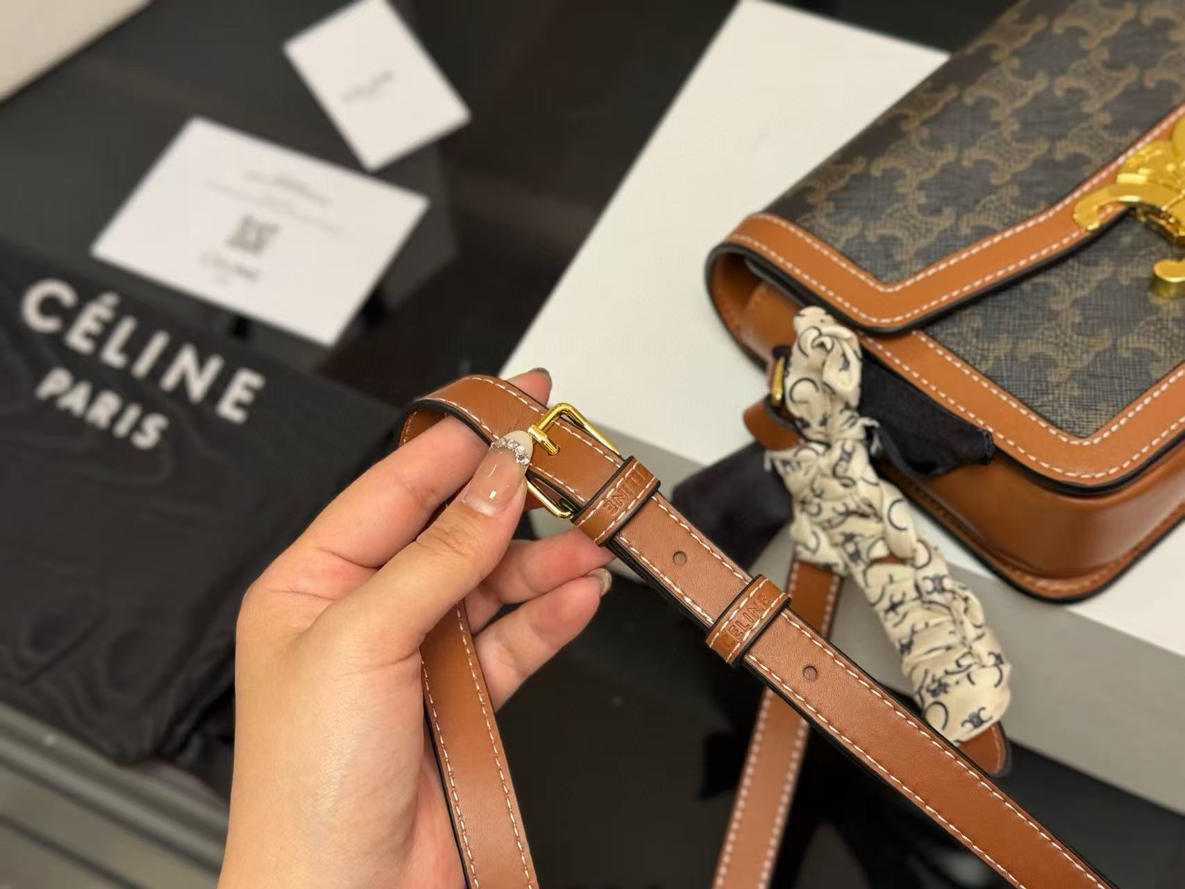 CEL1NE 凱旋門プリント ショルダー/クロスボディバッグ【50％割引+送料無料】