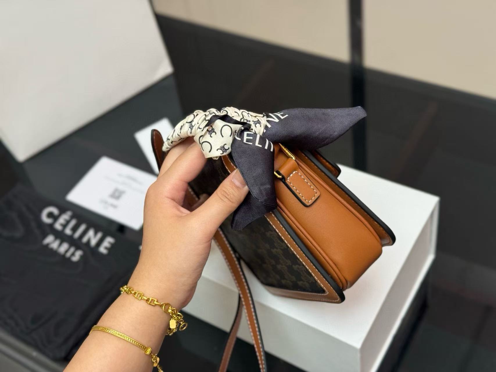 CEL1NE 凱旋門プリント ショルダー/クロスボディバッグ【50％割引+送料無料】