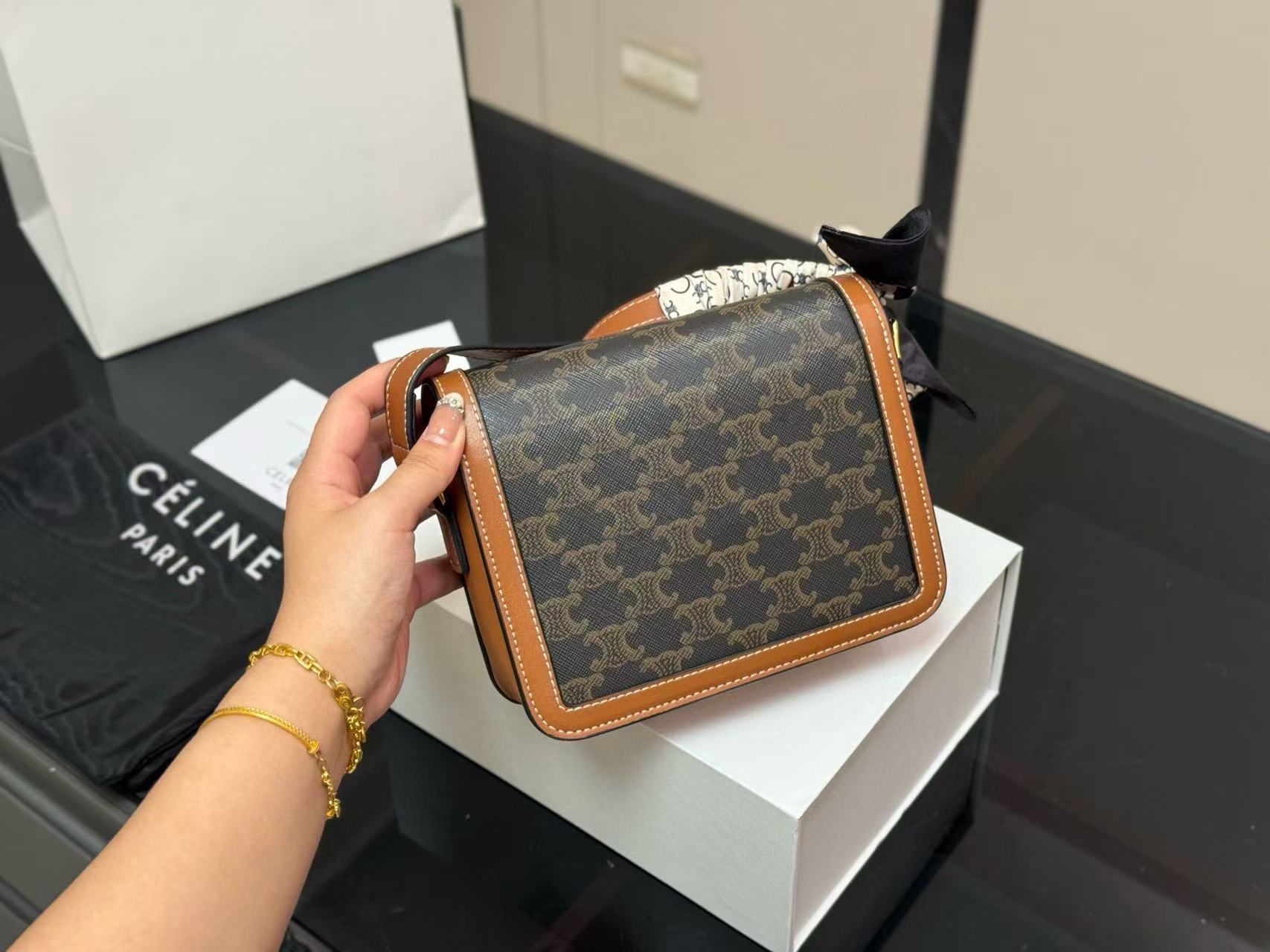 CEL1NE 凱旋門プリント ショルダー/クロスボディバッグ【50％割引+送料無料】