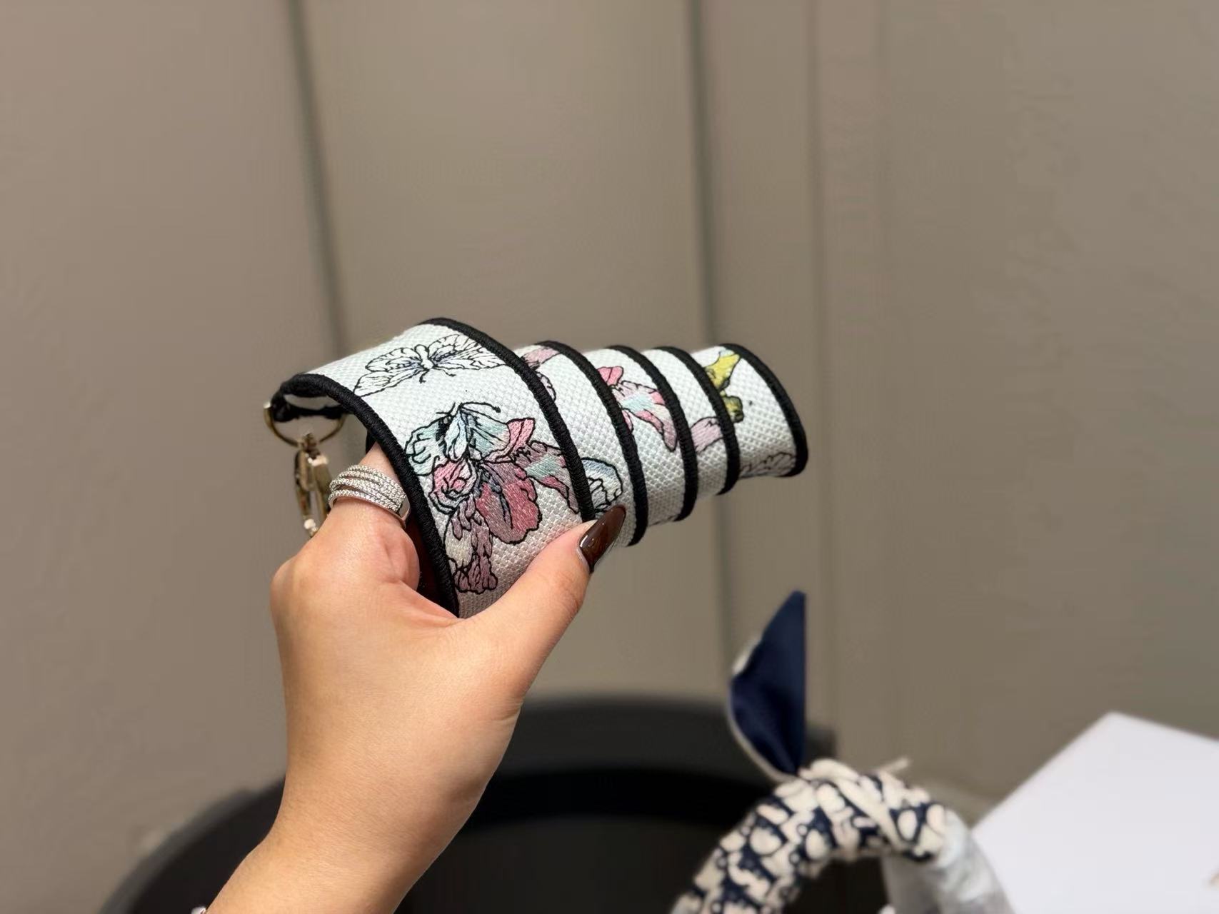 DIOR 刺繍プリント ハンドバッグ【50％割引+送料無料】