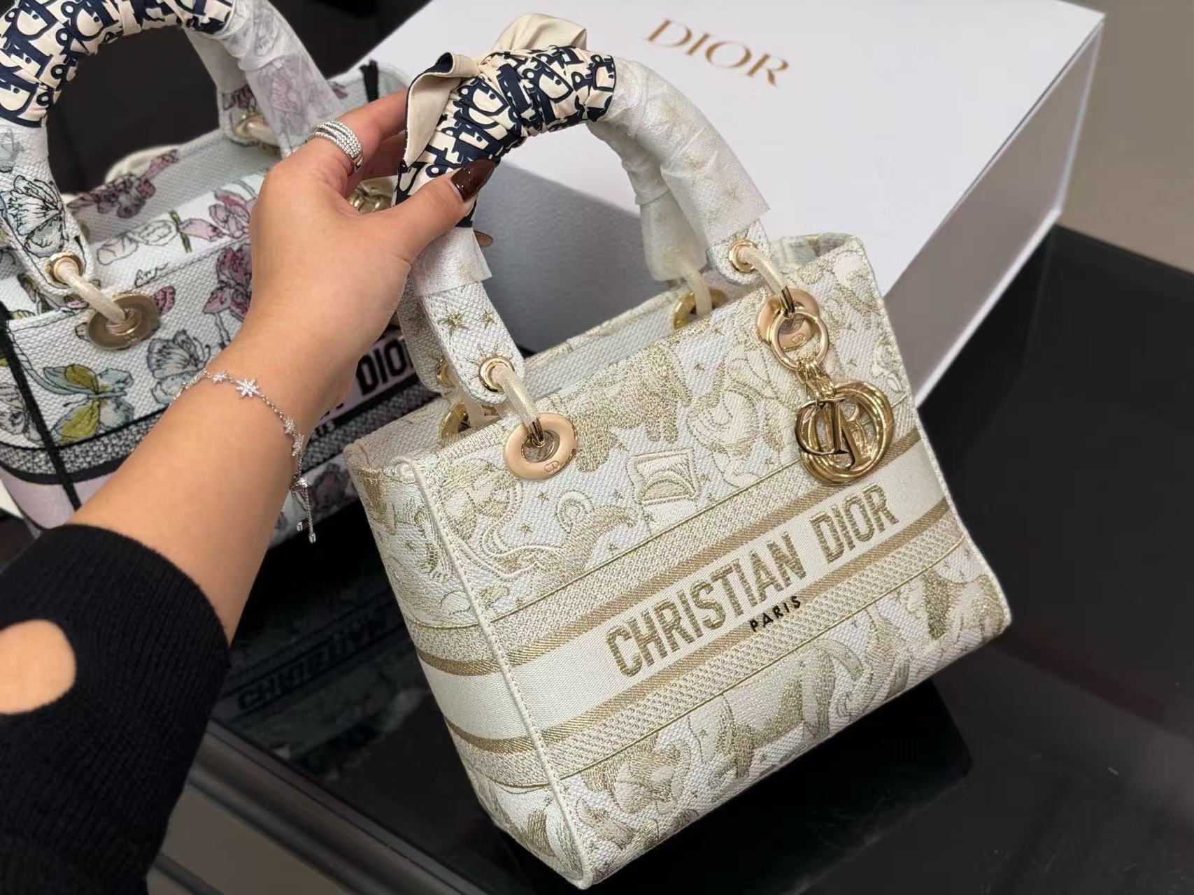 DIOR 刺繍プリント ハンドバッグ【50％割引+送料無料】