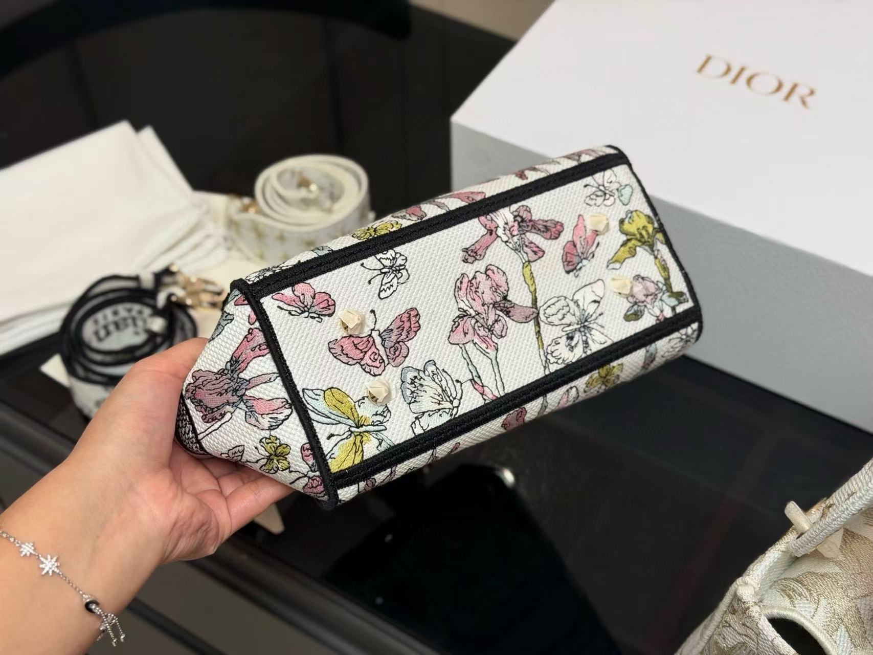 DIOR 刺繍プリント ハンドバッグ【50％割引+送料無料】