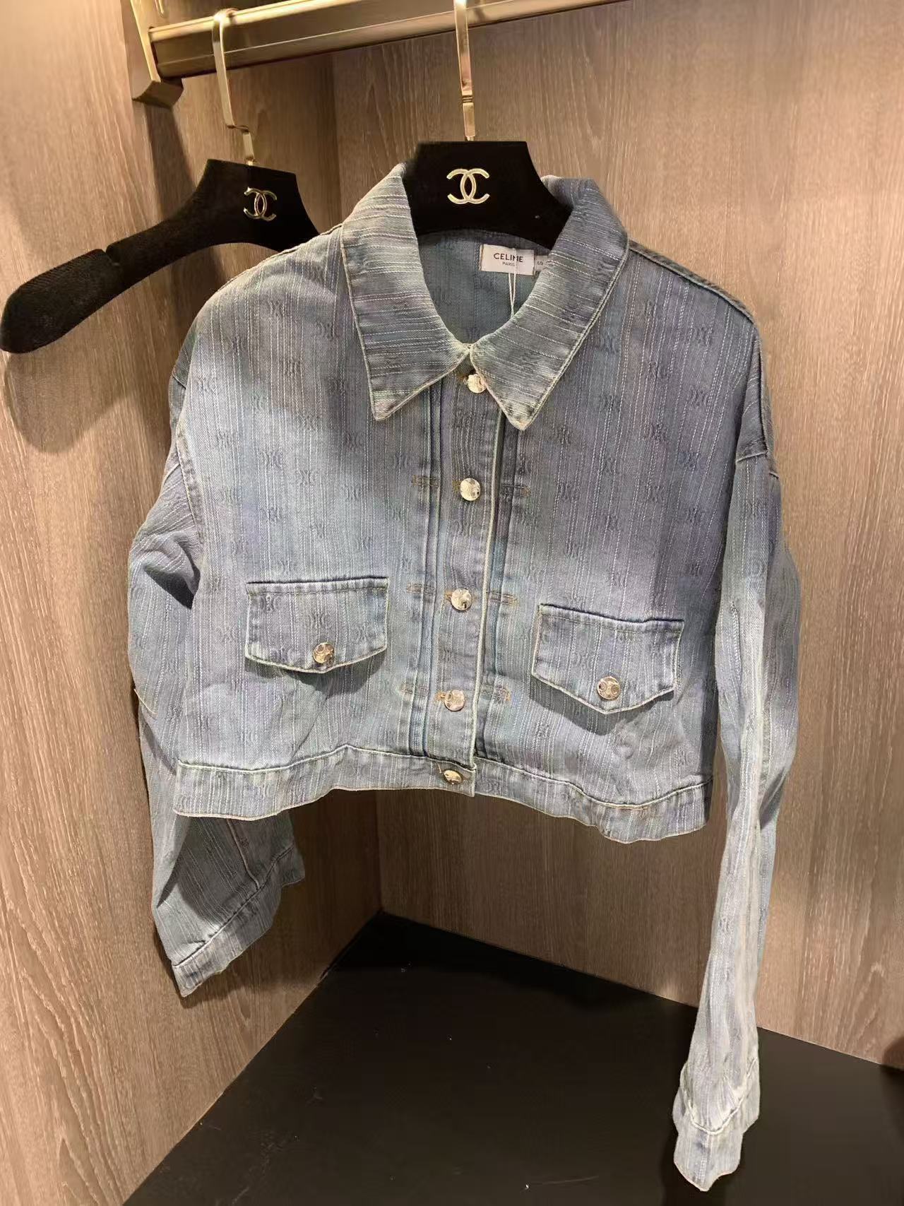 CEL1NE背中に文字が入ったデニムジャケット【50％割引+送料無料】