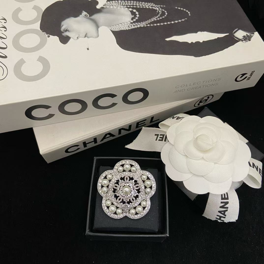 CHANE1 カメリアパールブローチ【50％割引+送料無料】