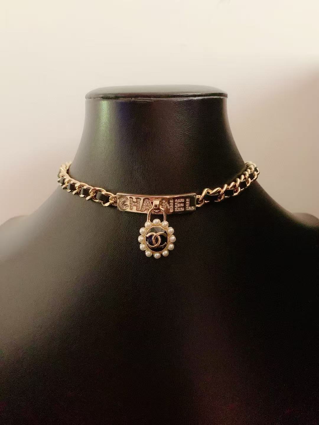 CHANE1 ダブルC レザーネックレス【50％割引+送料無料】