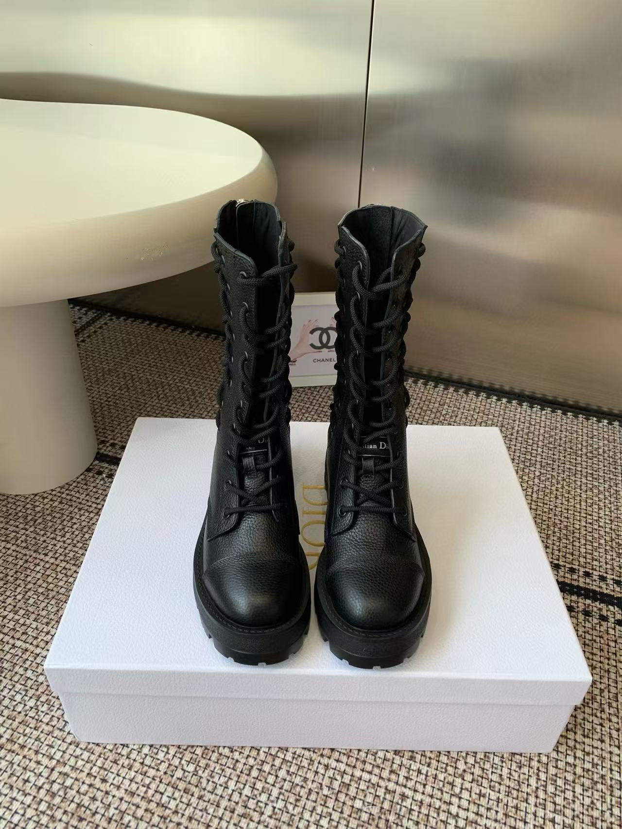 DIORの高品質レースアップマーティンブーツ【50％割引+送料無料】