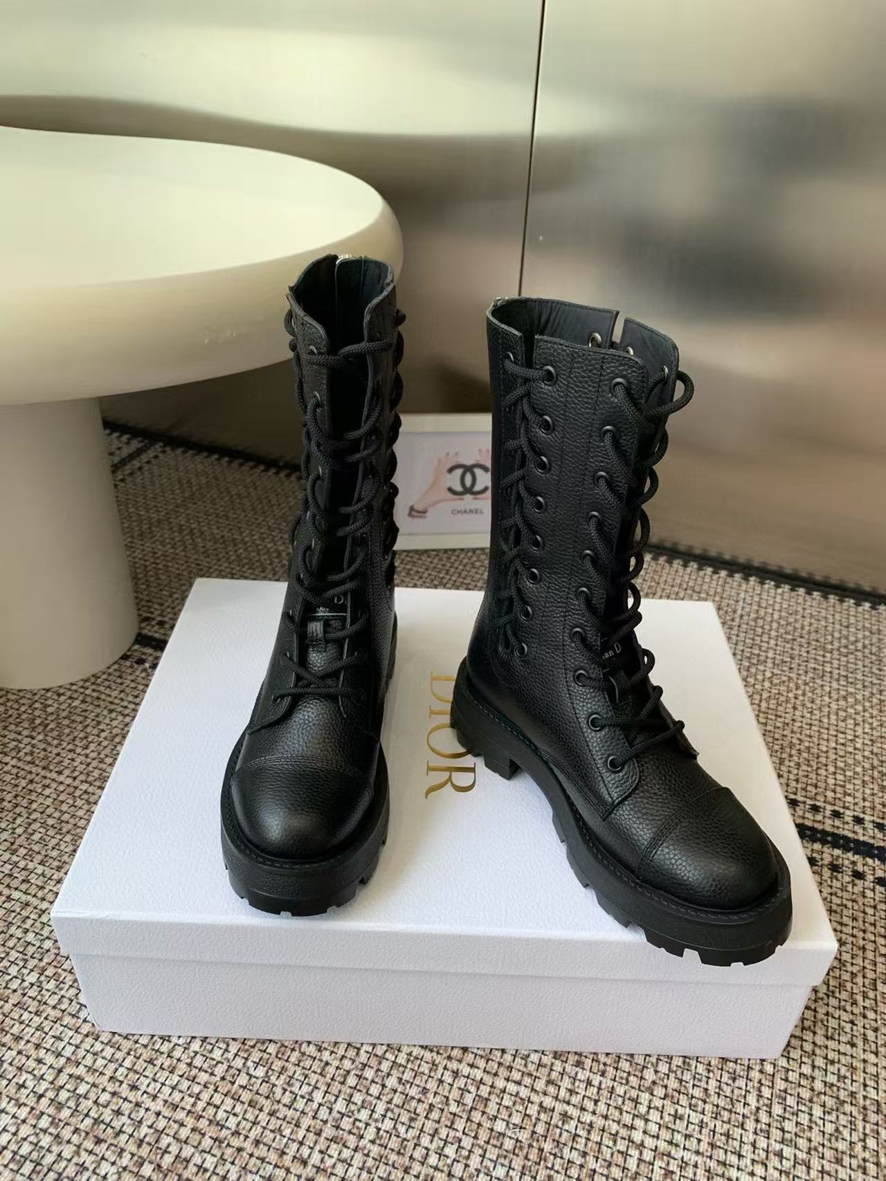 DIORの高品質レースアップマーティンブーツ【50％割引+送料無料】