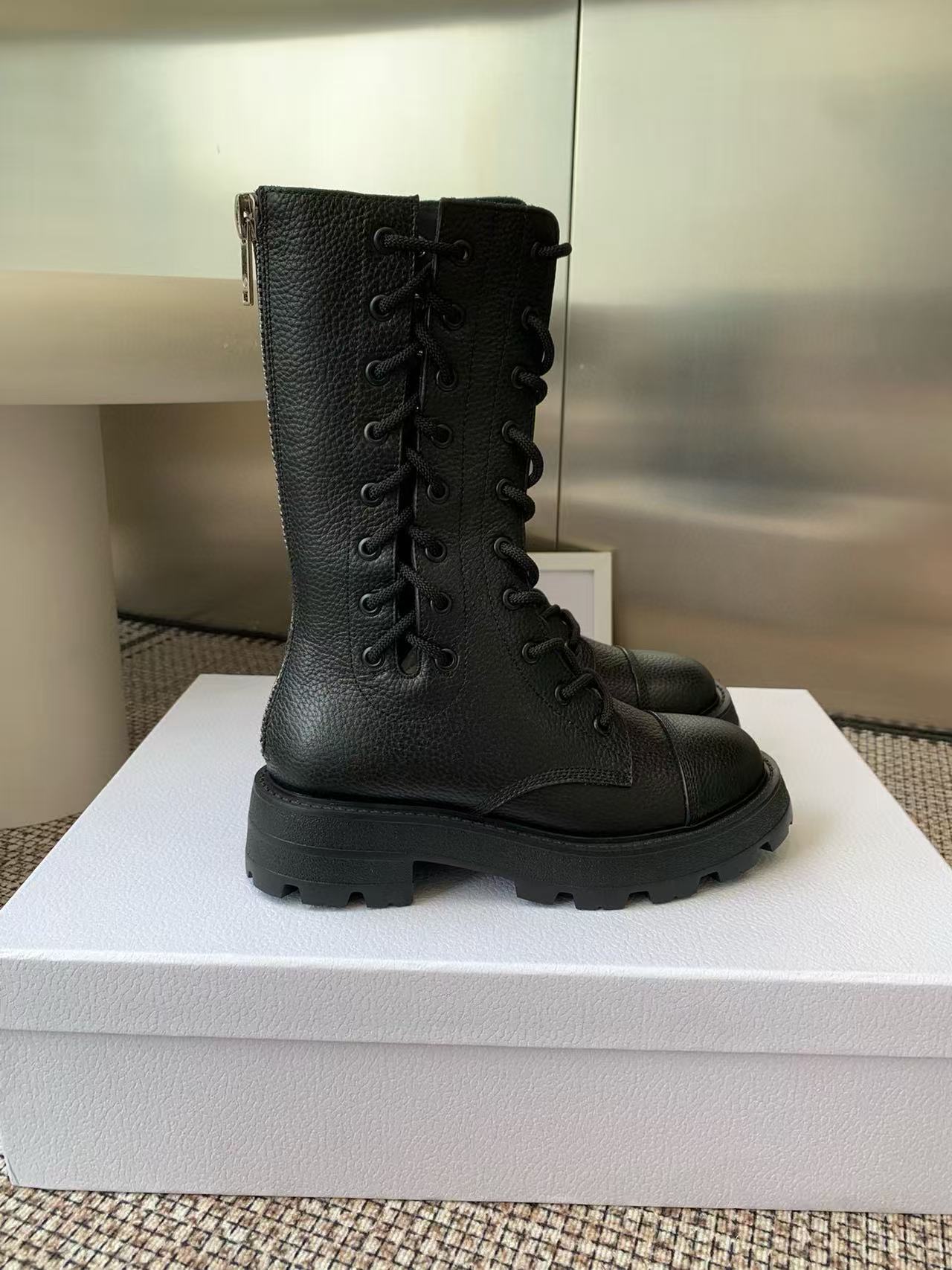 DIORの高品質レースアップマーティンブーツ【50％割引+送料無料】