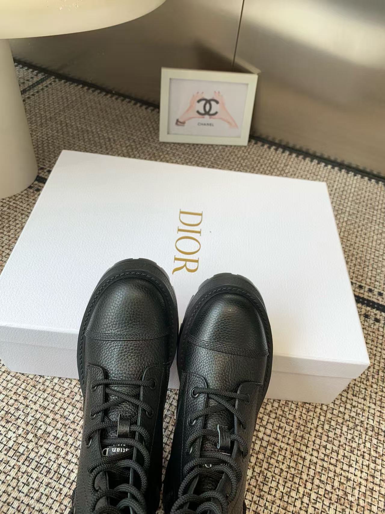 DIORの高品質レースアップマーティンブーツ【50％割引+送料無料】