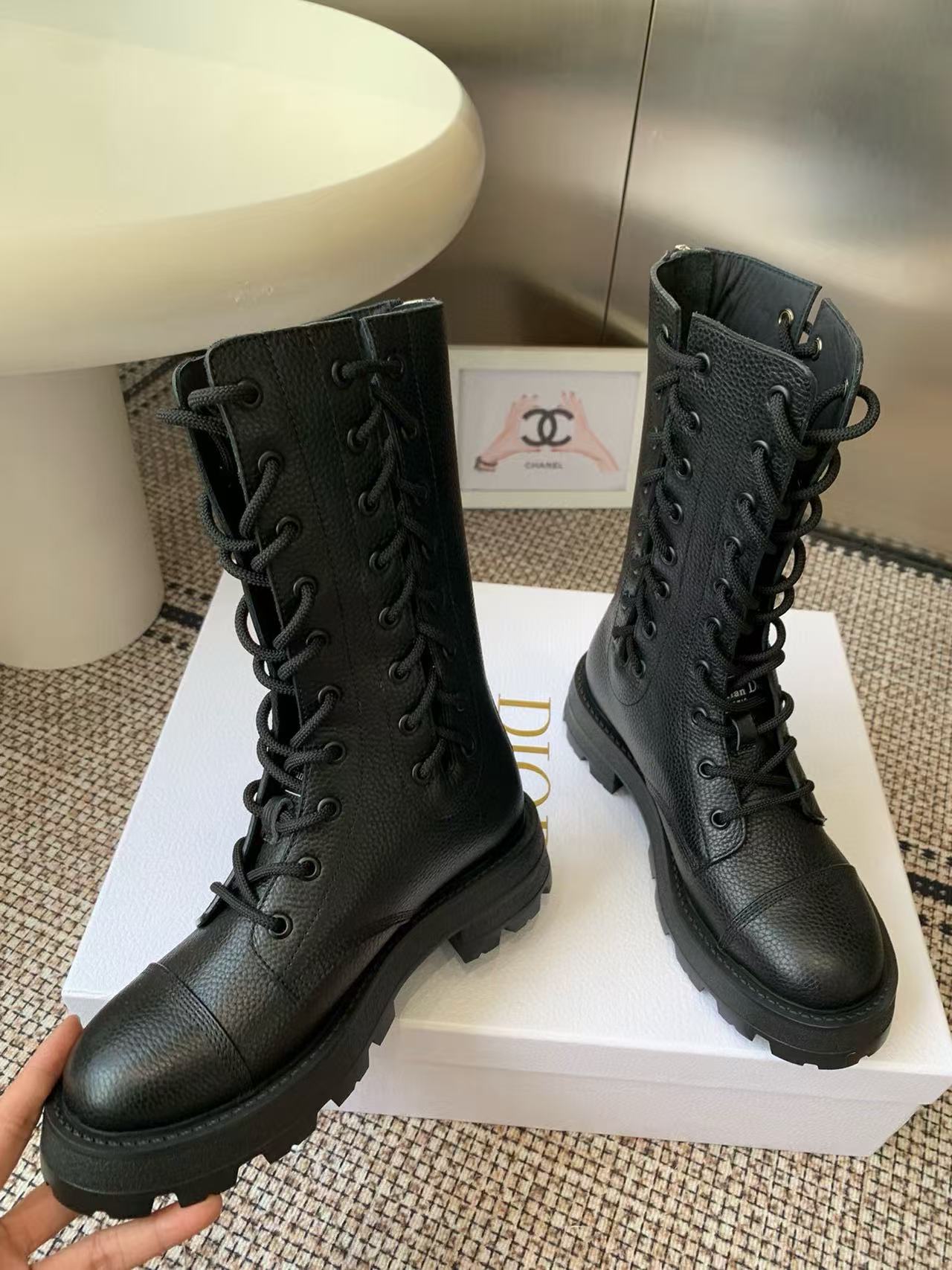 DIORの高品質レースアップマーティンブーツ【50％割引+送料無料】