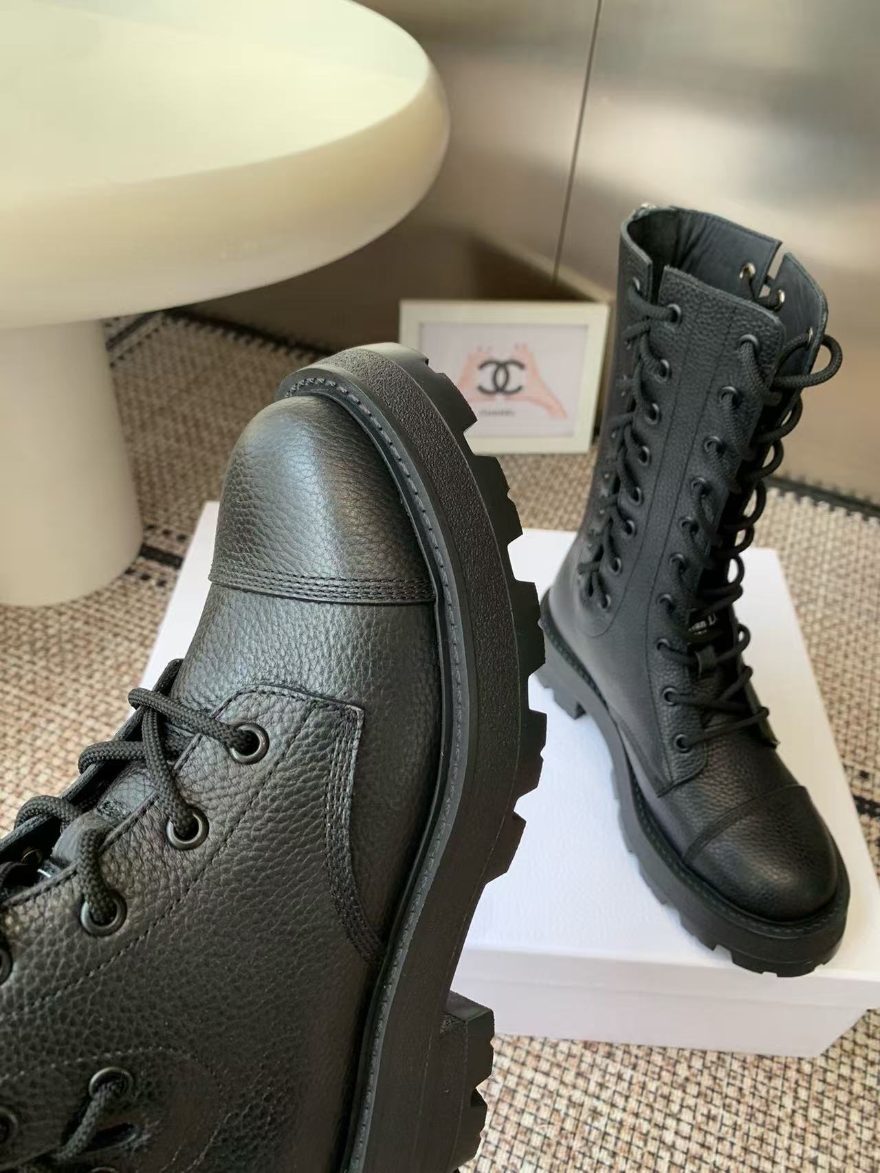 DIORの高品質レースアップマーティンブーツ【50％割引+送料無料】