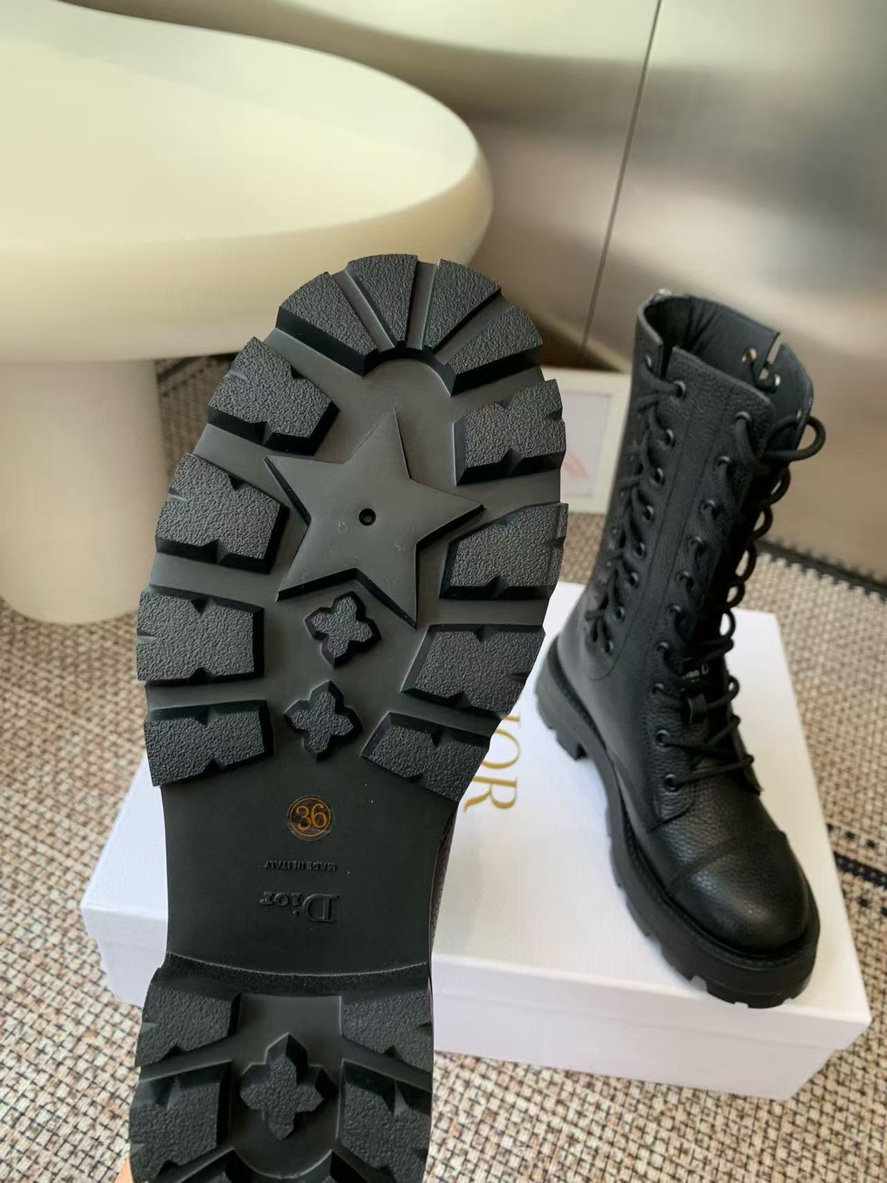 DIORの高品質レースアップマーティンブーツ【50％割引+送料無料】