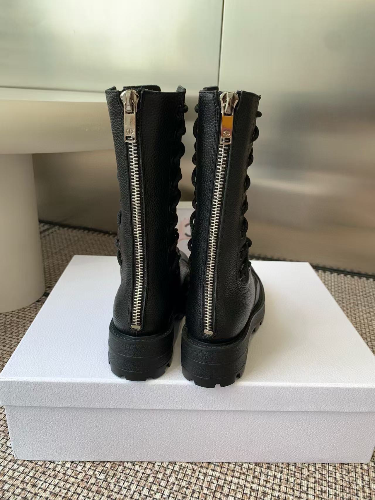 DIORの高品質レースアップマーティンブーツ【50％割引+送料無料】