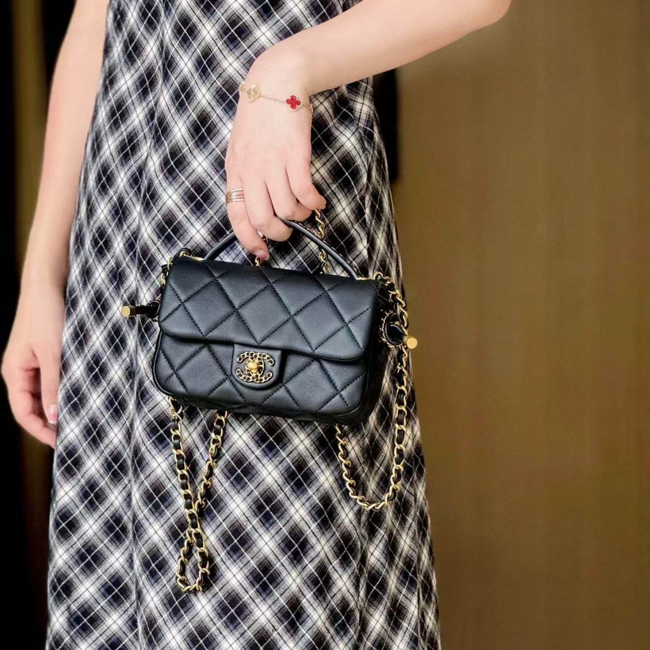 CHANE1ダブルCチェーンラムスキンハンドバッグ【50％割引+送料無料】