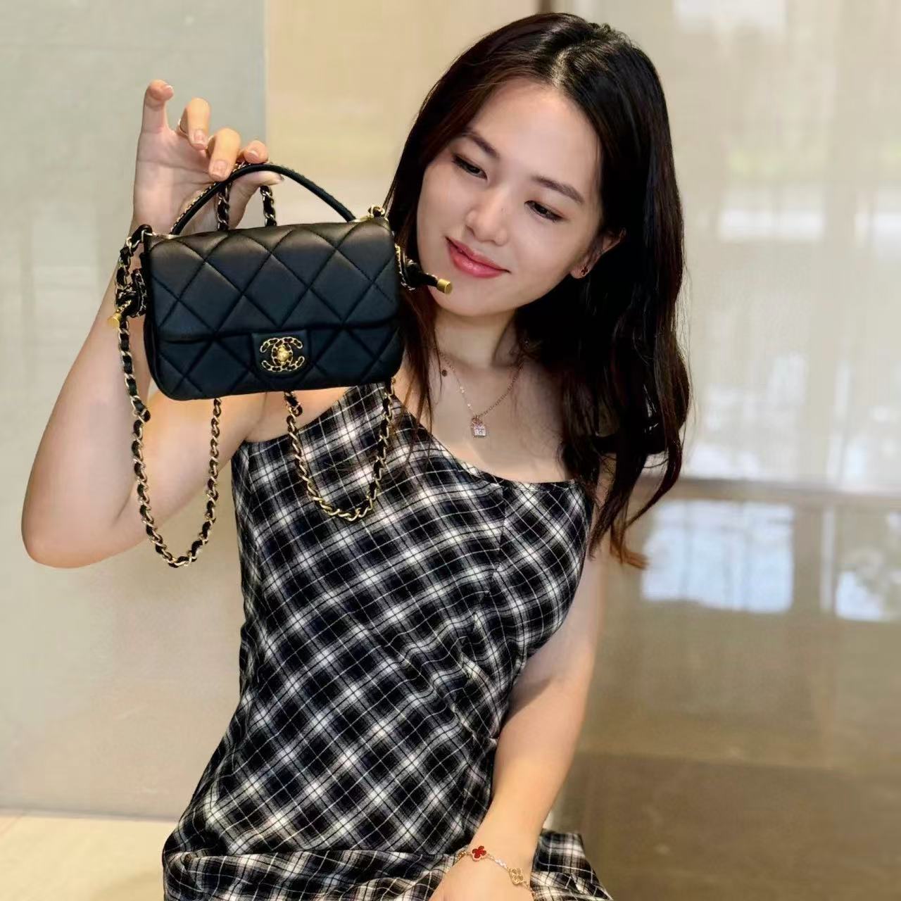 CHANE1ダブルCチェーンラムスキンハンドバッグ【50％割引+送料無料】