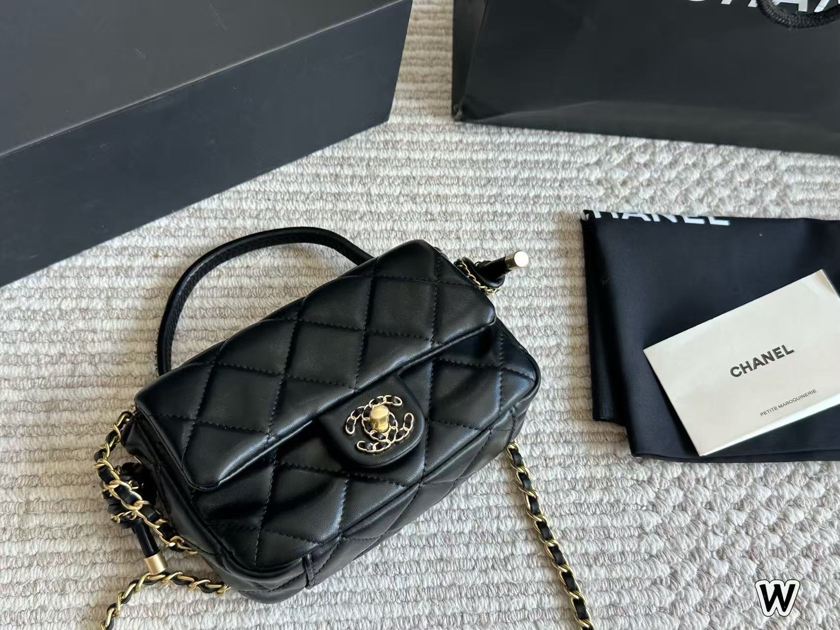 CHANE1ダブルCチェーンラムスキンハンドバッグ【50％割引+送料無料】