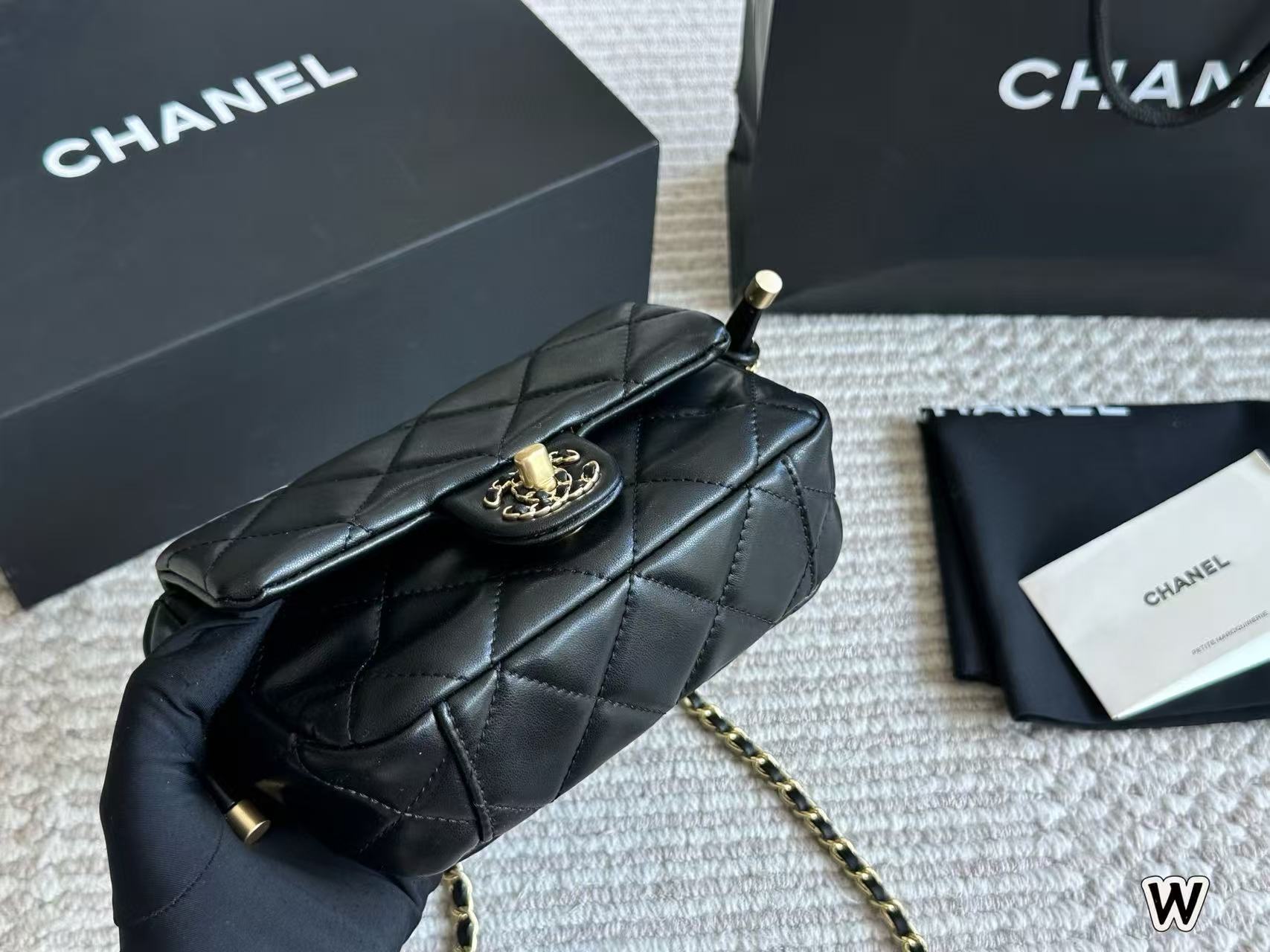 CHANE1ダブルCチェーンラムスキンハンドバッグ【50％割引+送料無料】