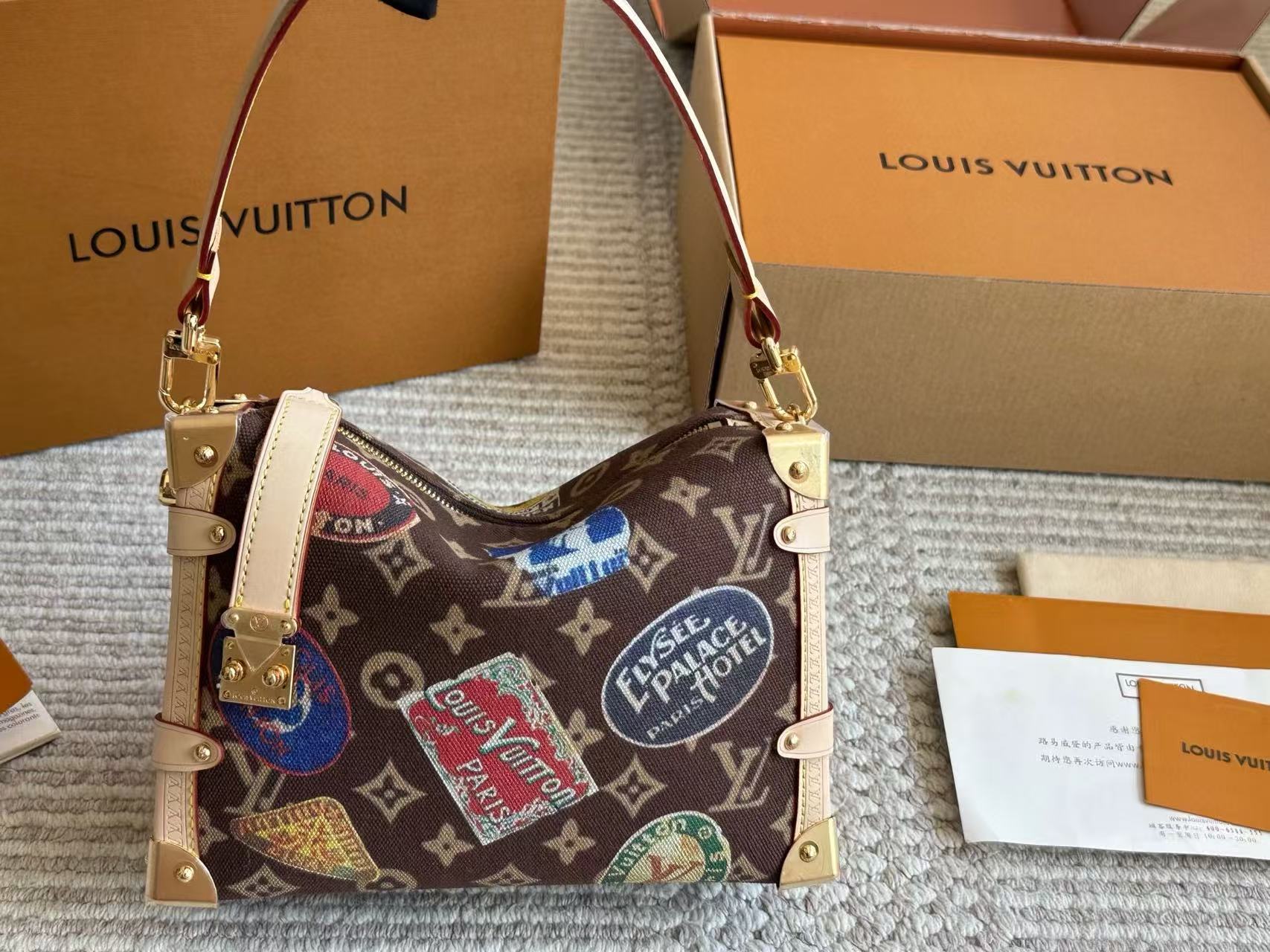 LVプリントのアンダーアームバッグ【50％割引+送料無料】