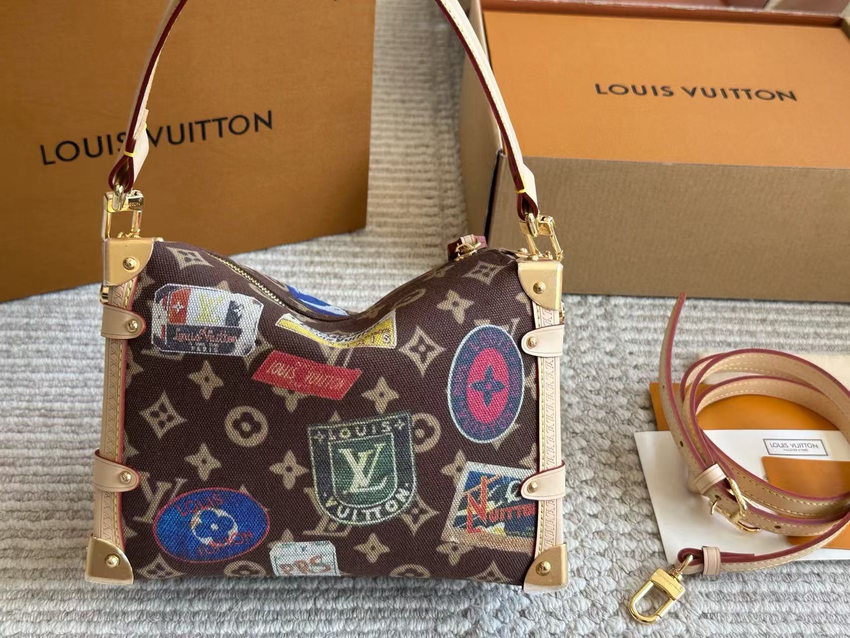 LVプリントのアンダーアームバッグ【50％割引+送料無料】