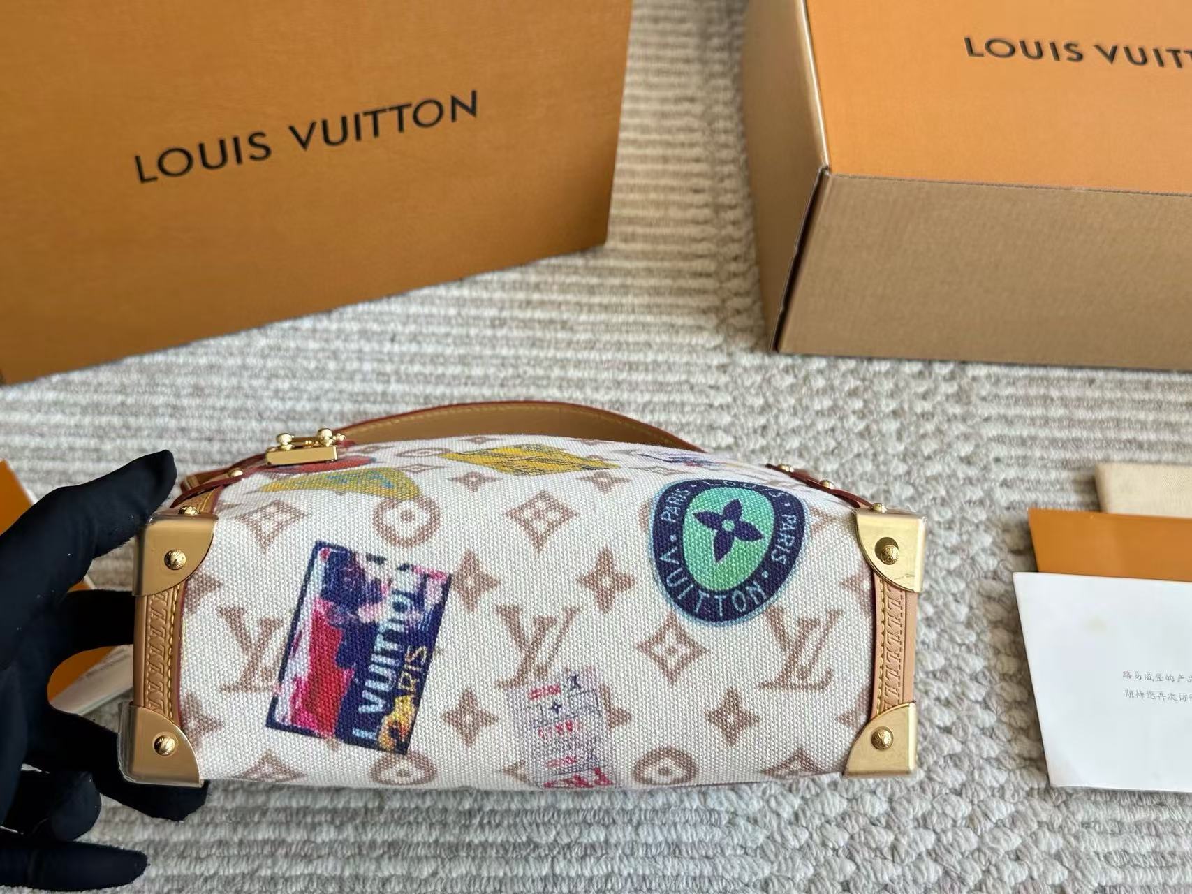 LVプリントのアンダーアームバッグ【50％割引+送料無料】