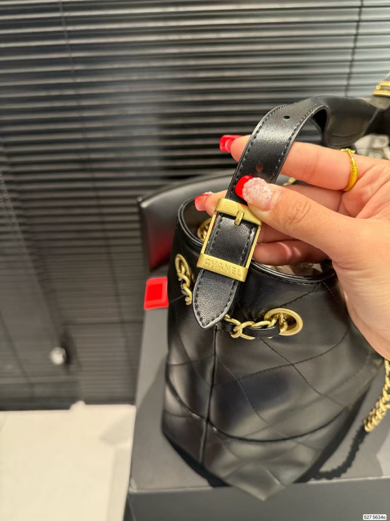 CHANE1レザーチェーンバッグ【50％割引+送料無料】