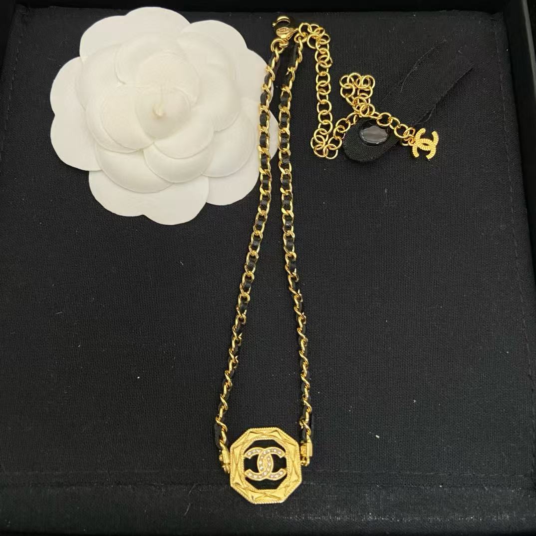 CHANE1レザーダブルCダイヤモンドネックレス【50％割引+送料無料】