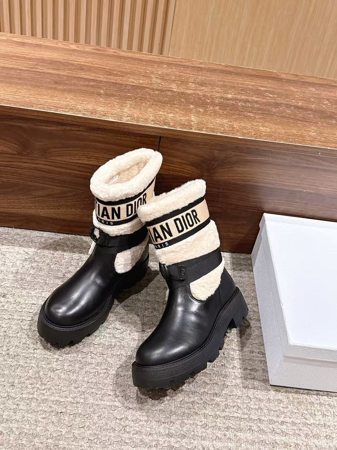 DIOR 高品質ウール レターアンクルブーツ【50％割引+送料無料】