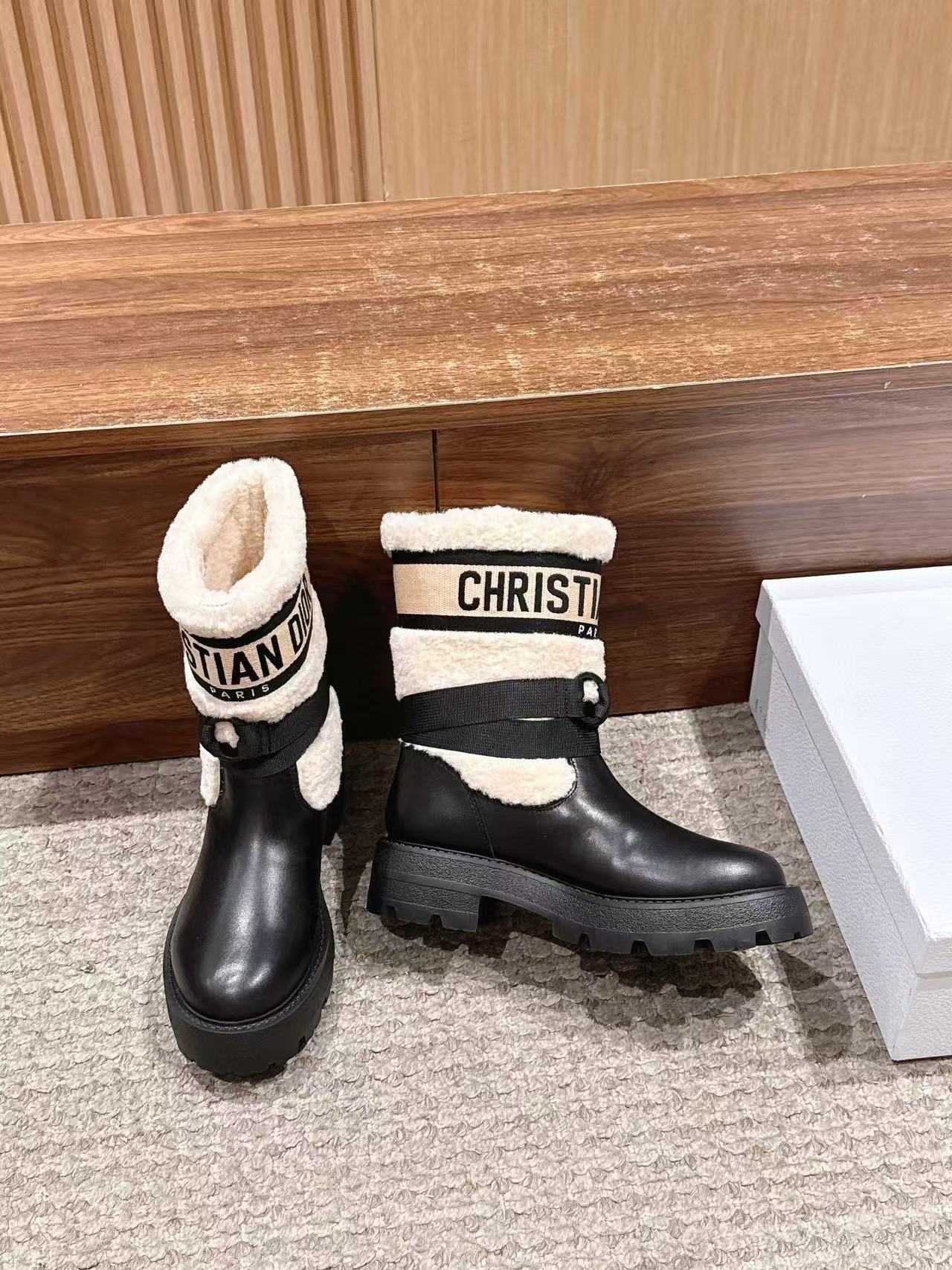 DIOR 高品質ウール レターアンクルブーツ【50％割引+送料無料】