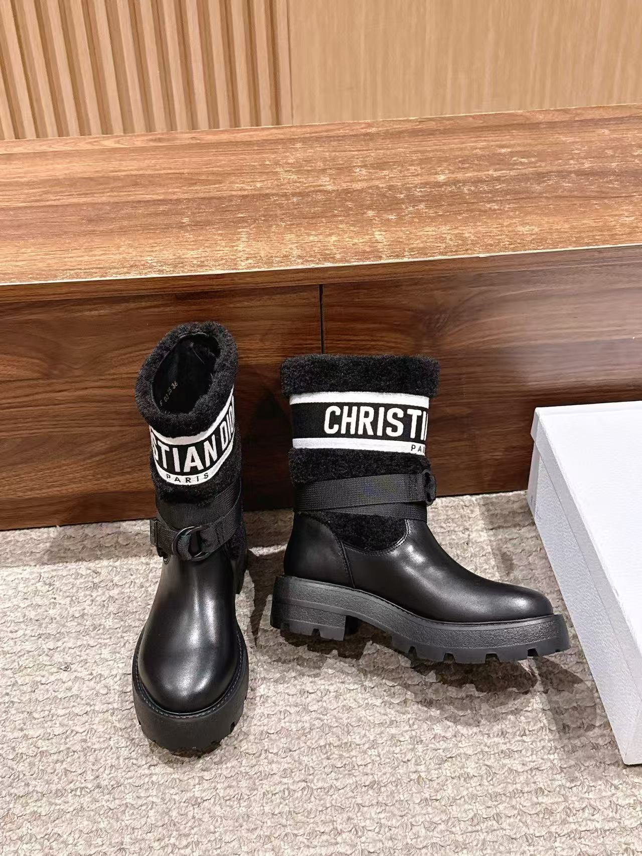 DIOR 高品質ウール レターアンクルブーツ【50％割引+送料無料】
