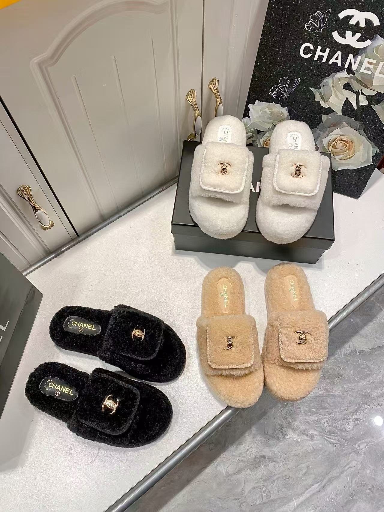 CHANE1ダブルCプラットフォームファジースリッパ【50％割引+送料無料】