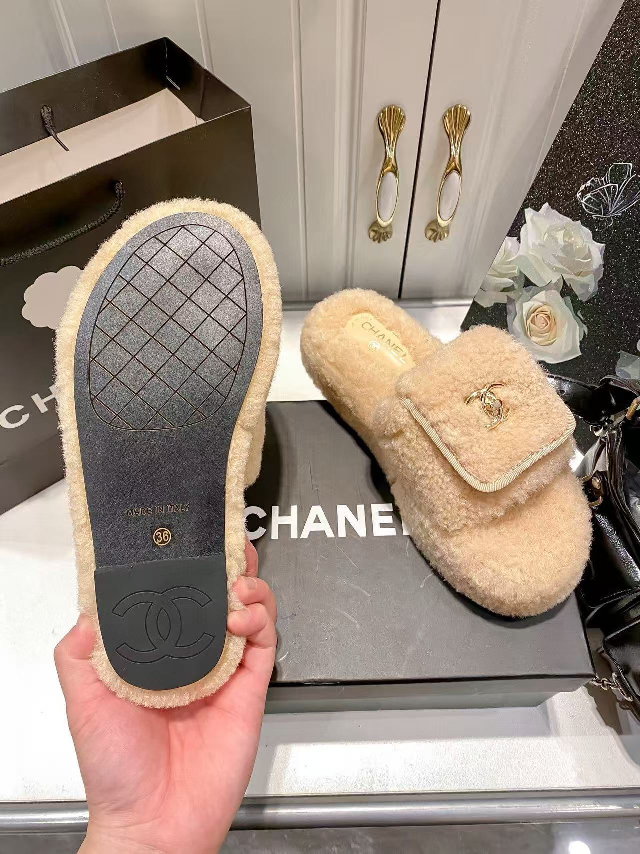 CHANE1ダブルCプラットフォームファジースリッパ【50％割引+送料無料】