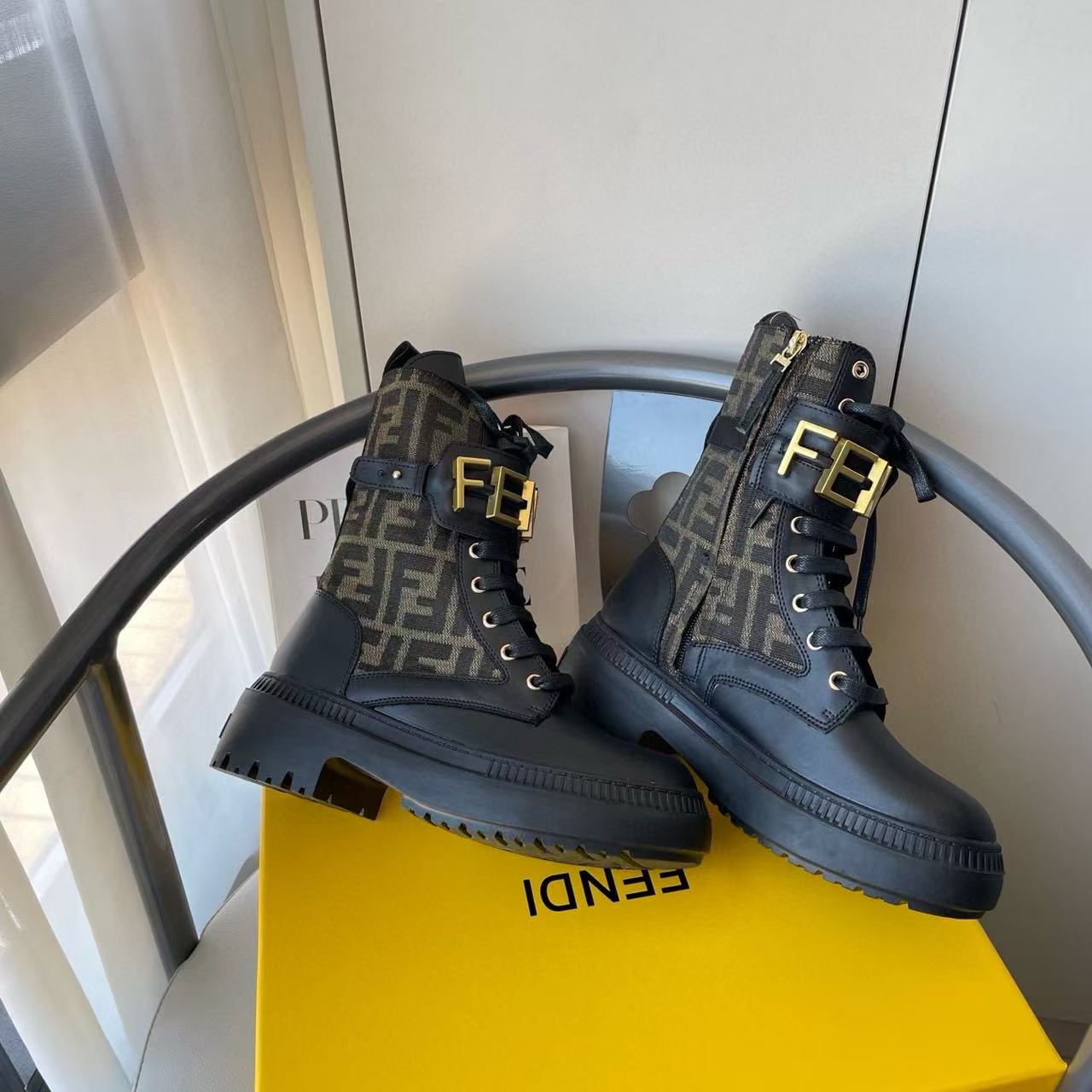 FEND1 秋冬 レースアップ マーティンブーツ【50％割引+送料無料】
