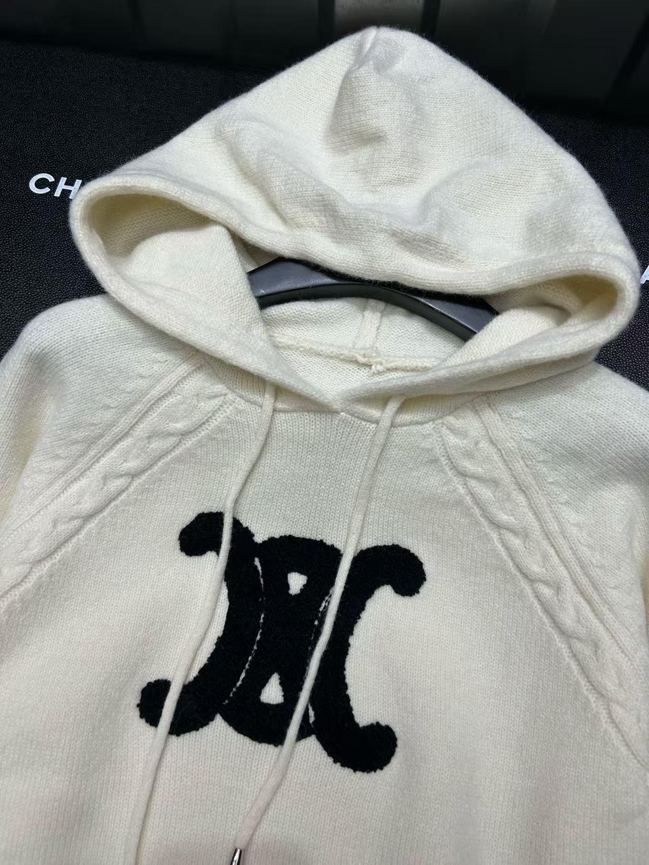 CEL1NE 凱旋門フード付きセーター【50％割引+送料無料】