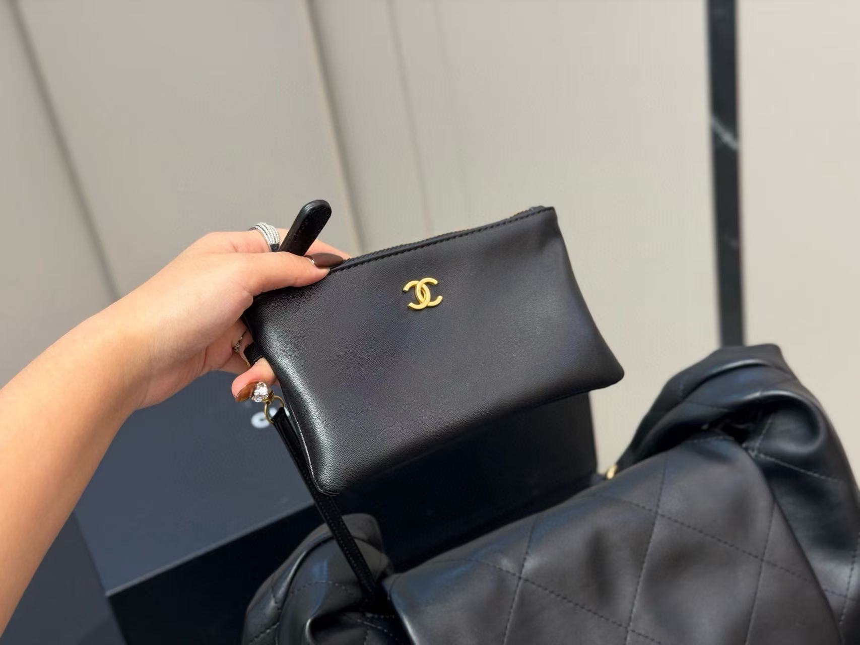 CHANE1クラシックなダブルCフラップレザーアンダーアームバッグ【50％割引+送料無料】