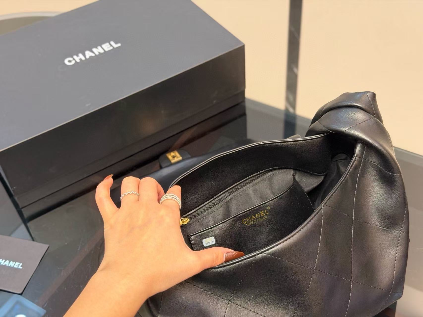 CHANE1クラシックなダブルCフラップレザーアンダーアームバッグ【50％割引+送料無料】