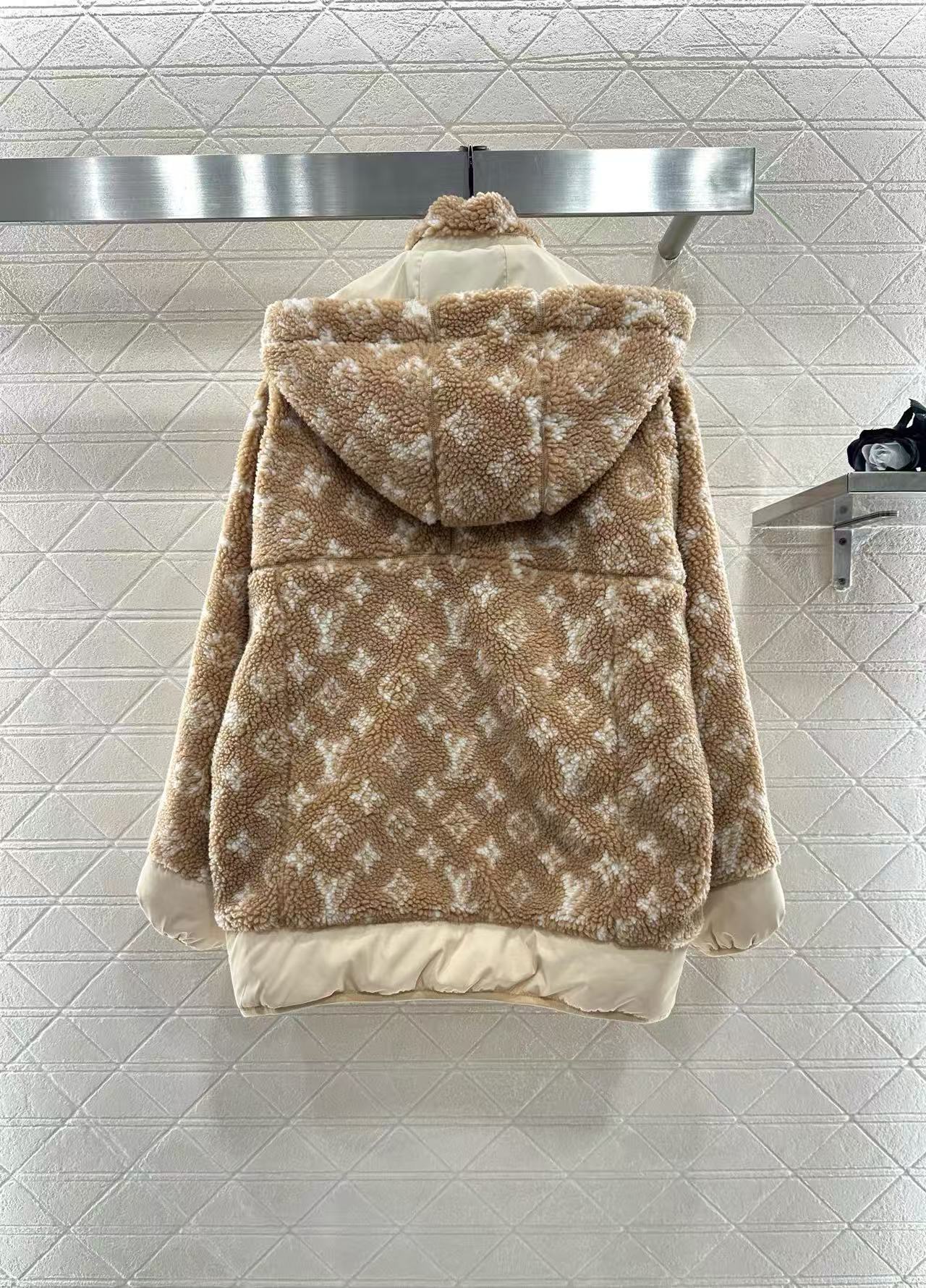 LVプリントシアリングフードジャケット【50％割引+送料無料】