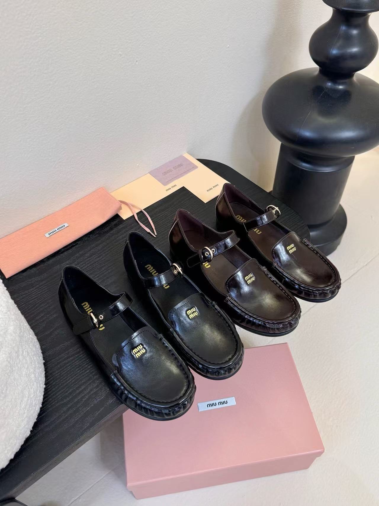 M1UM1U 高品質牛革フラットシューズ【50％割引+送料無料】