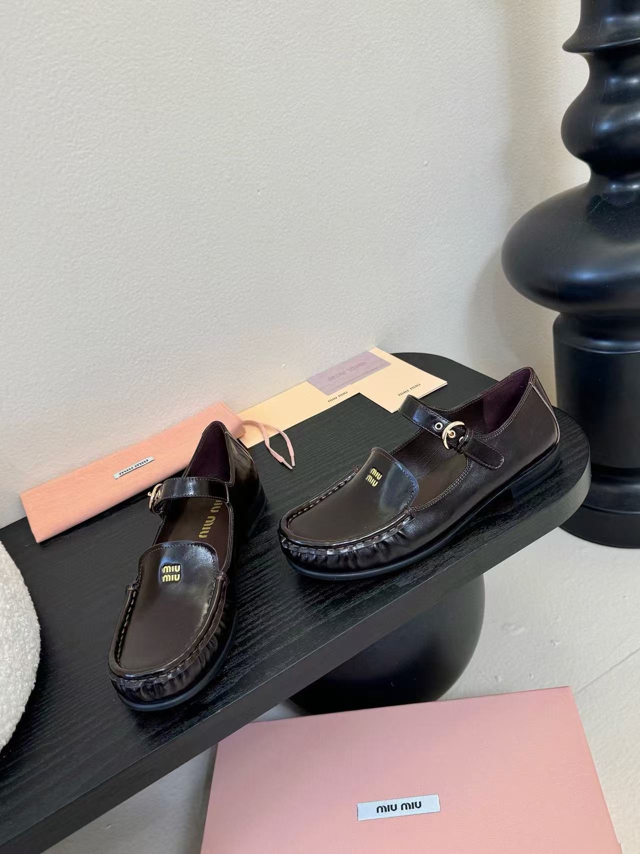 M1UM1U 高品質牛革フラットシューズ【50％割引+送料無料】