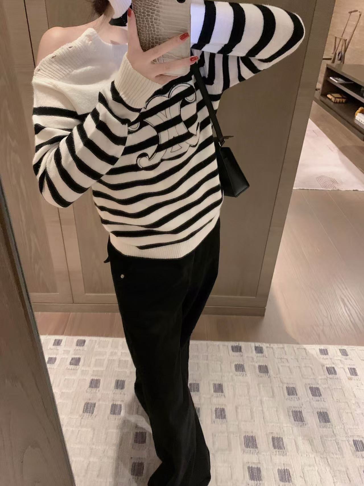 CEL1NE ストライプ 凱旋門 ショルダーボタン セーター【50％割引+送料無料】