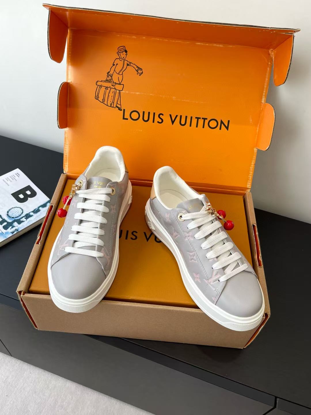 LVの高品質プリントカジュアルシューズ【50％割引+送料無料】