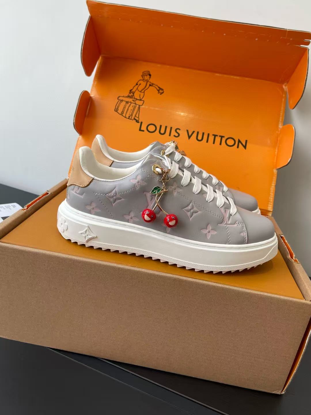 LVの高品質プリントカジュアルシューズ【50％割引+送料無料】